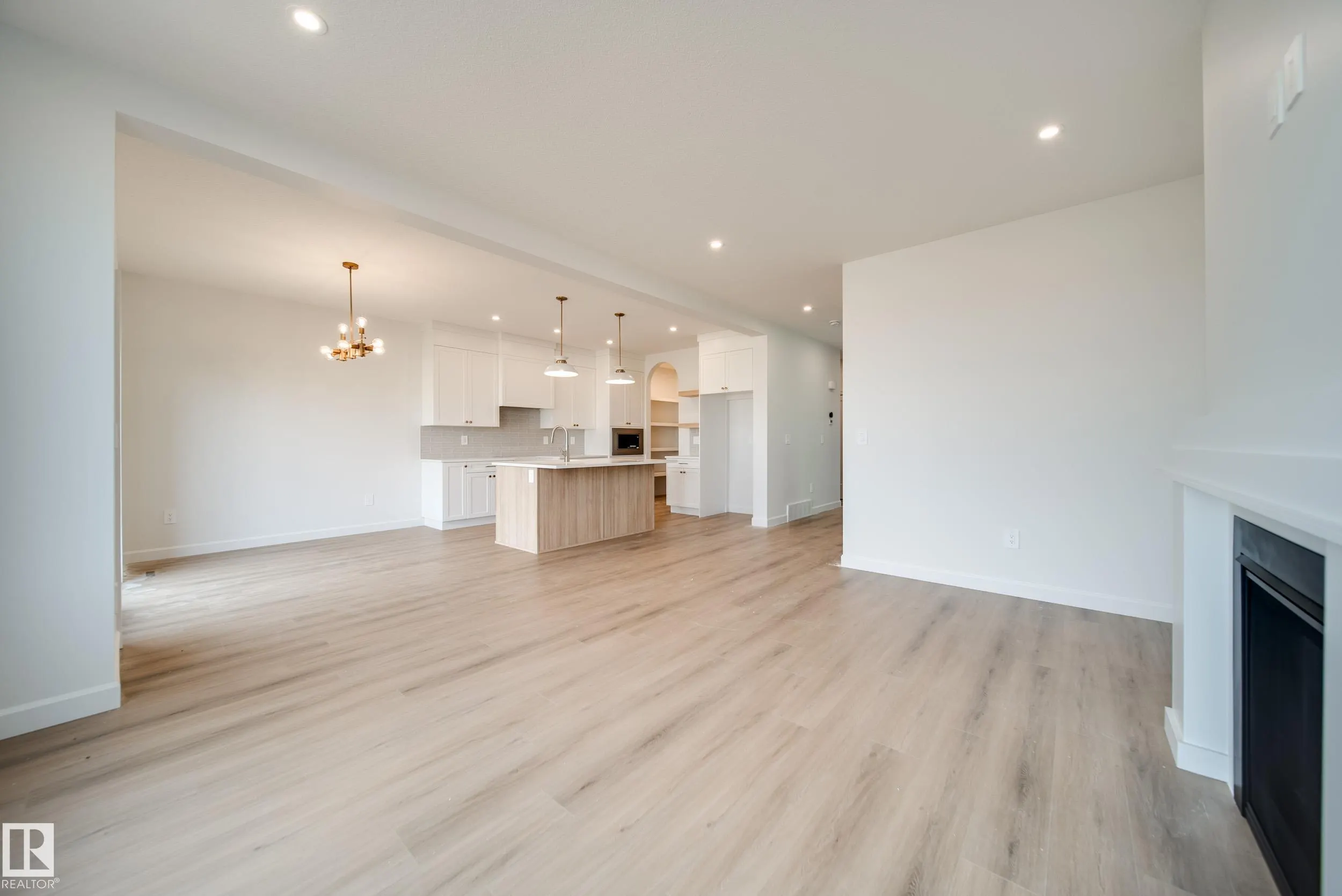77 Chartres Close