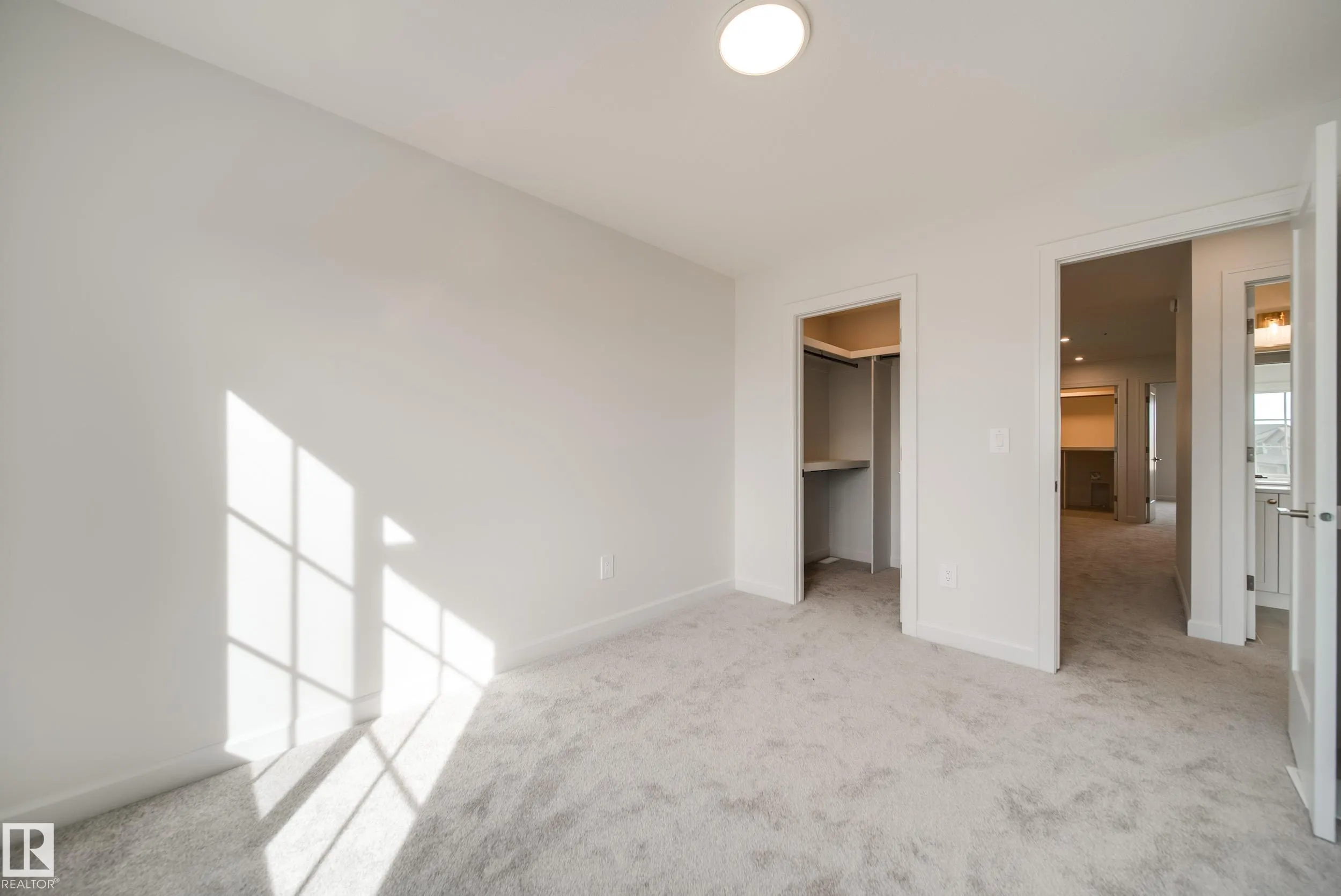 77 Chartres Close