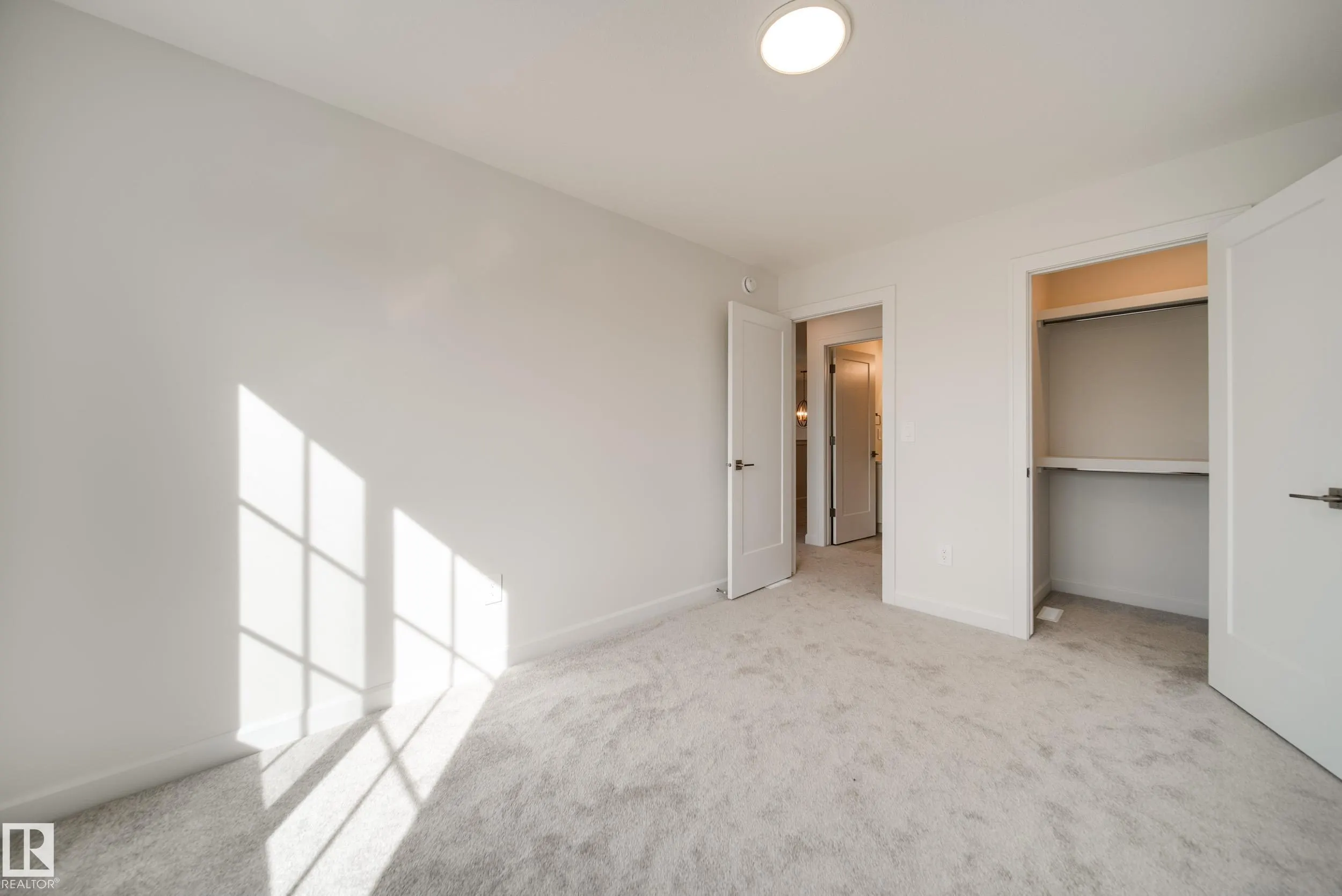 77 Chartres Close