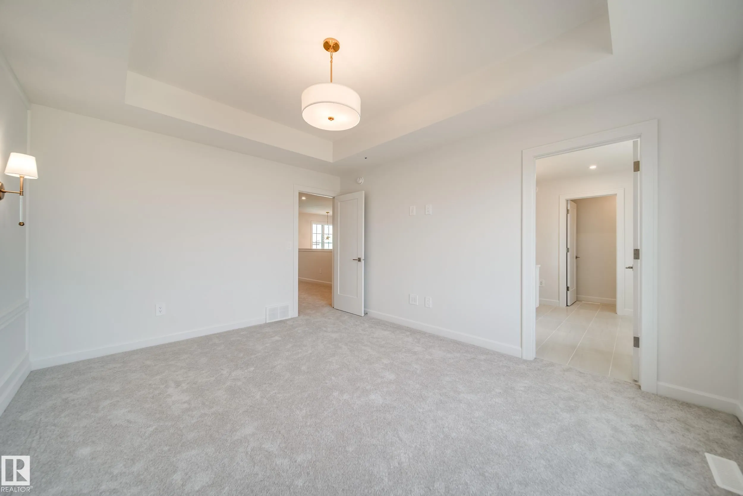 77 Chartres Close