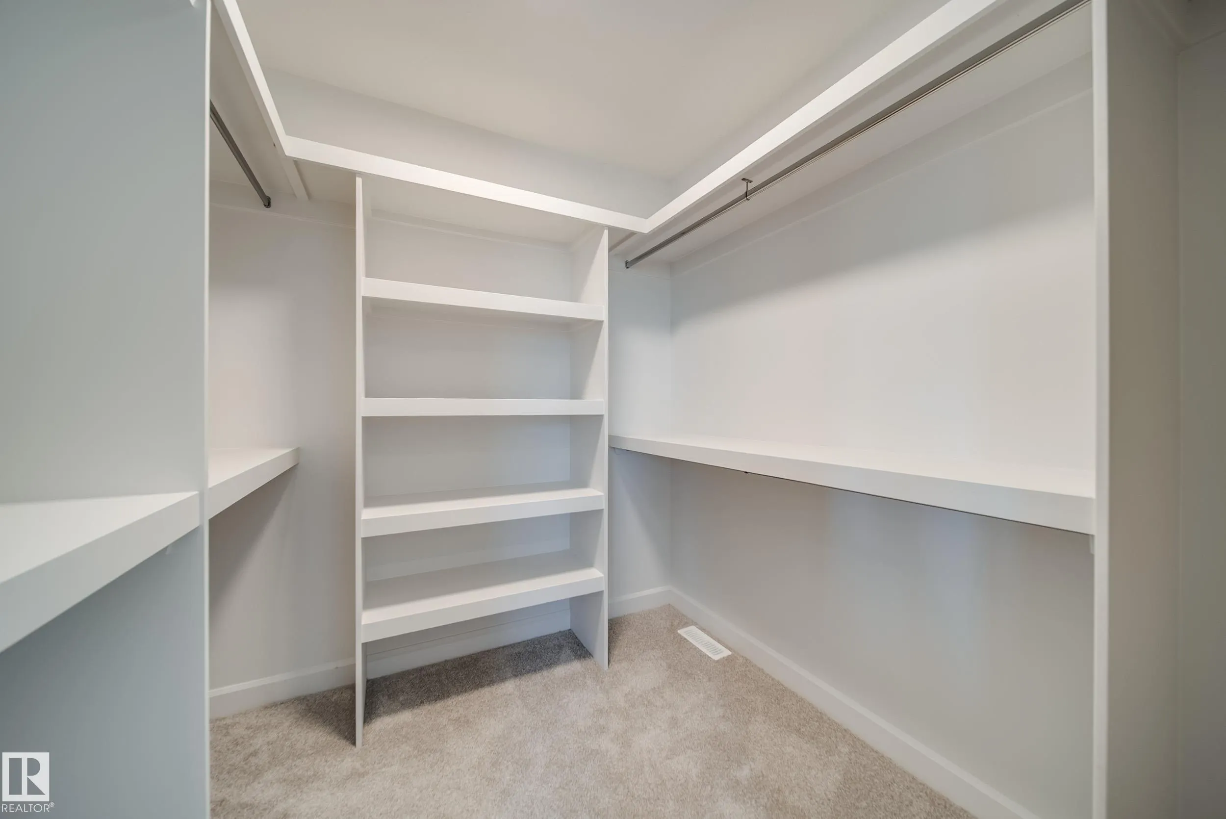 77 Chartres Close