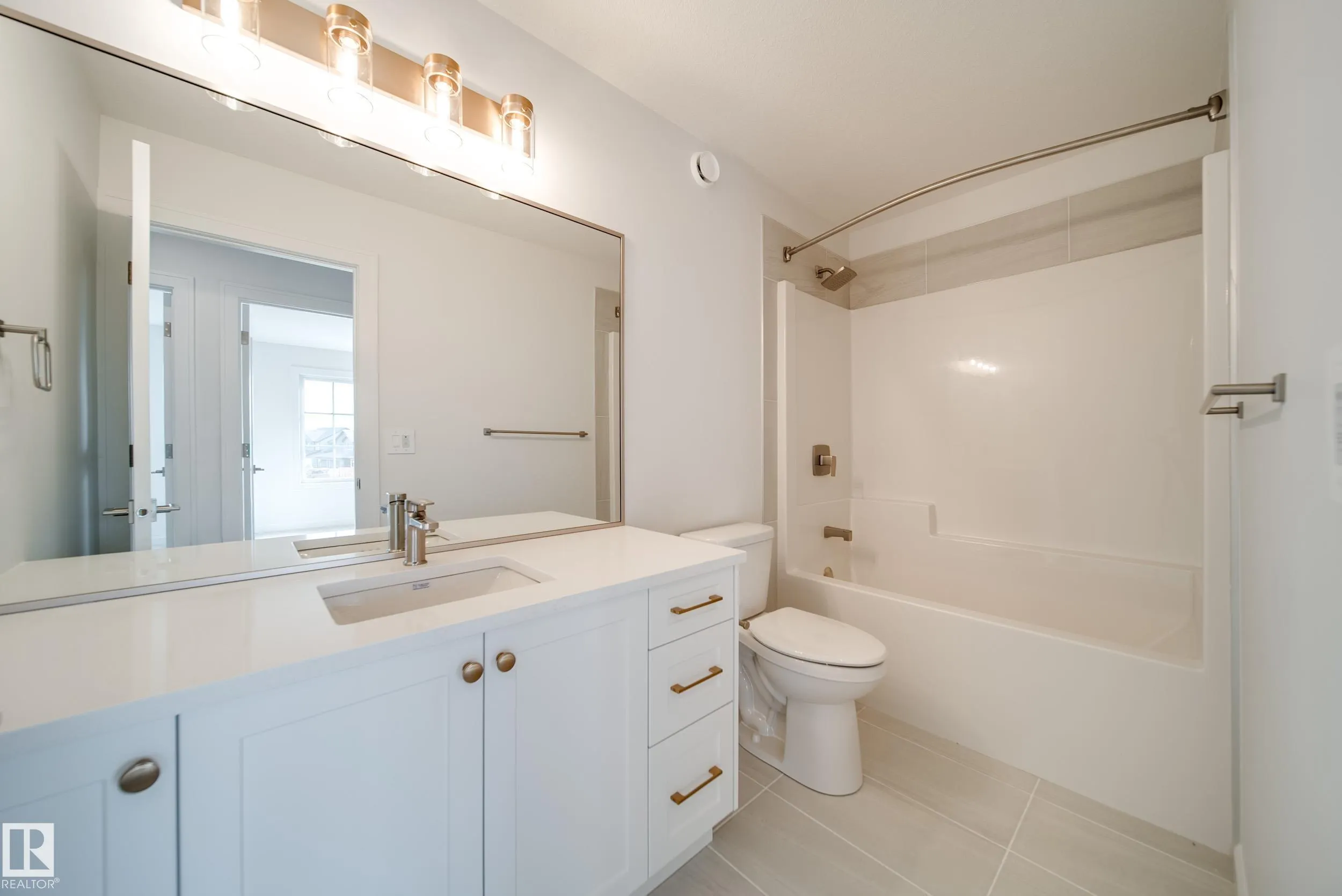 77 Chartres Close