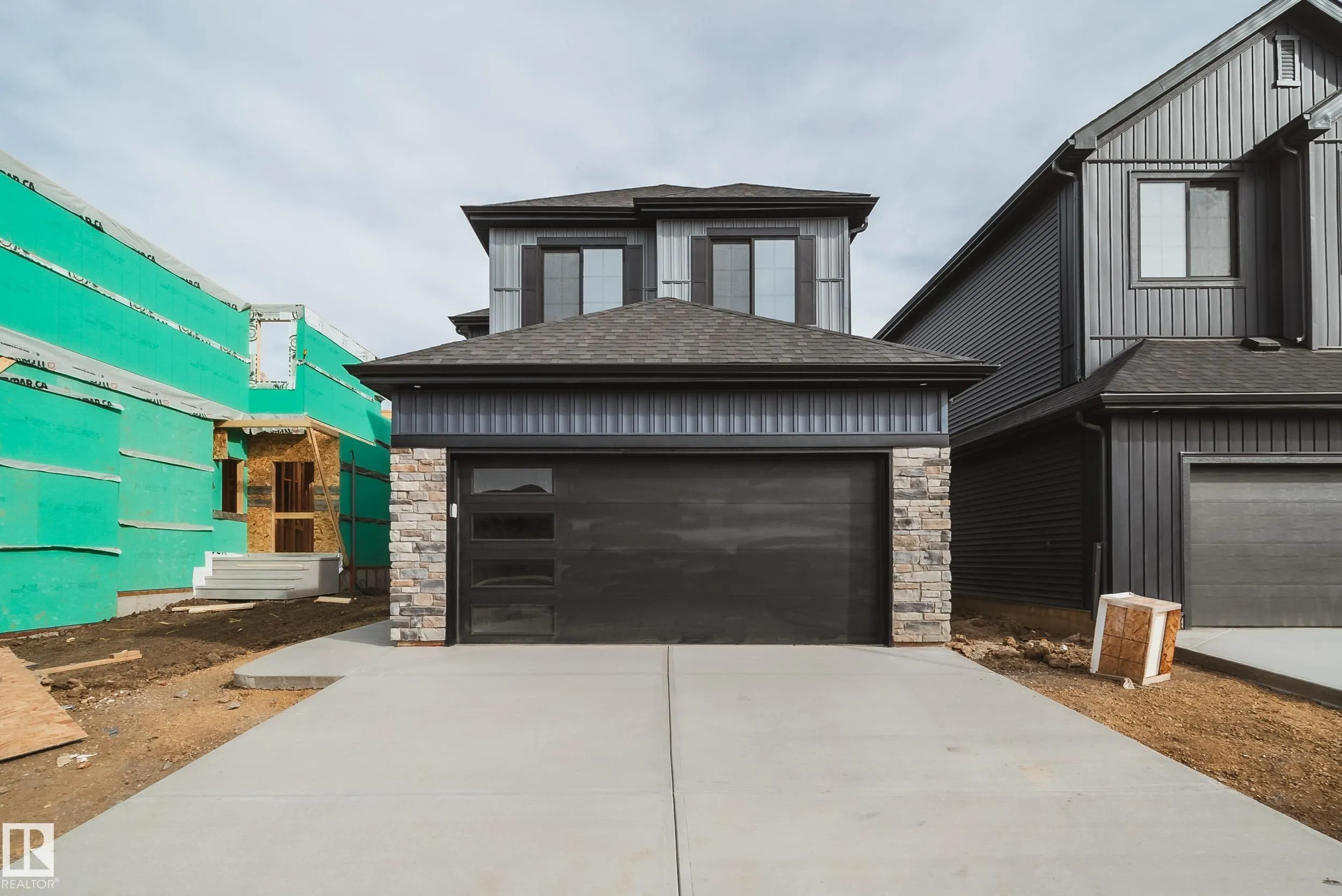 77 Chartres Close