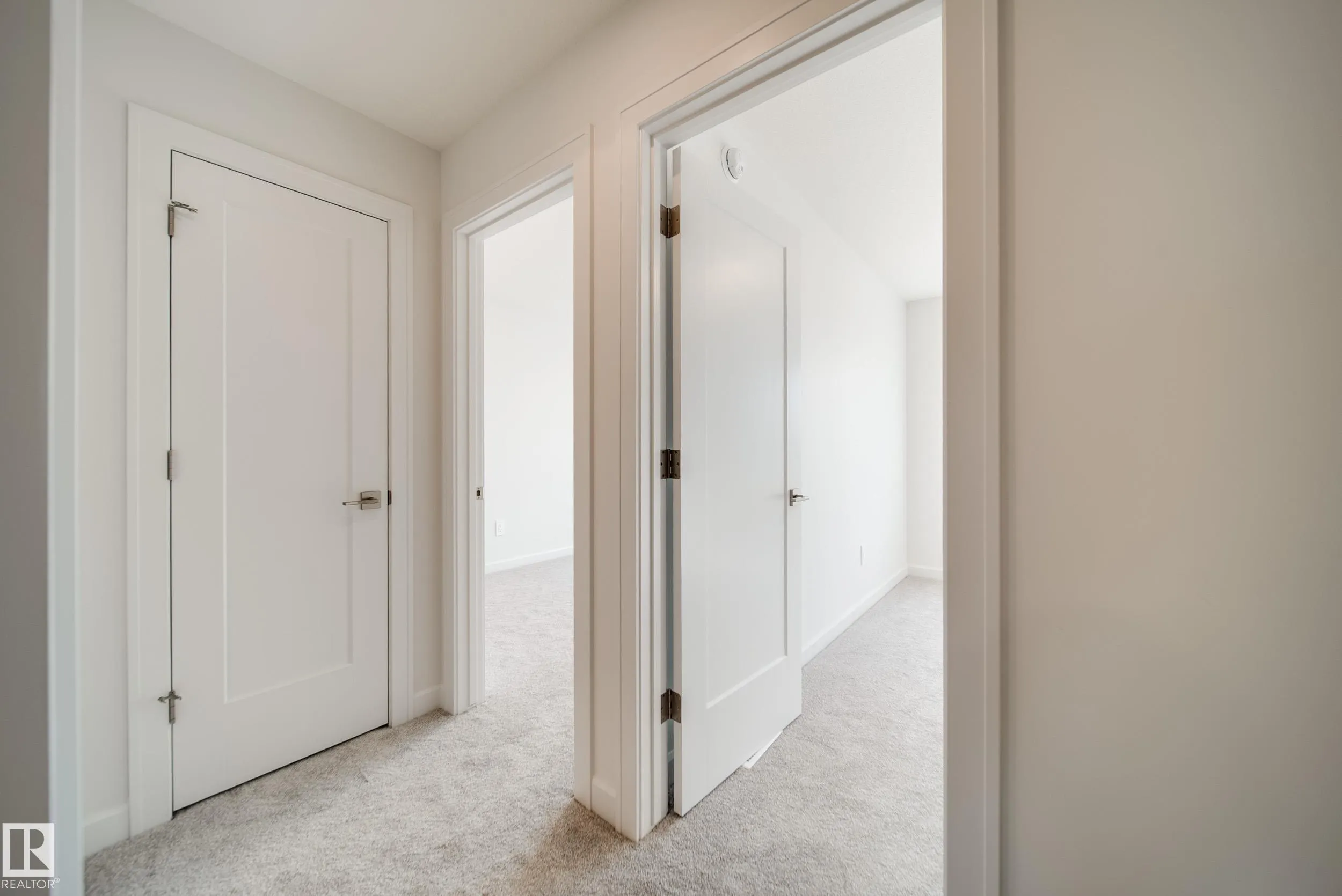 77 Chartres Close