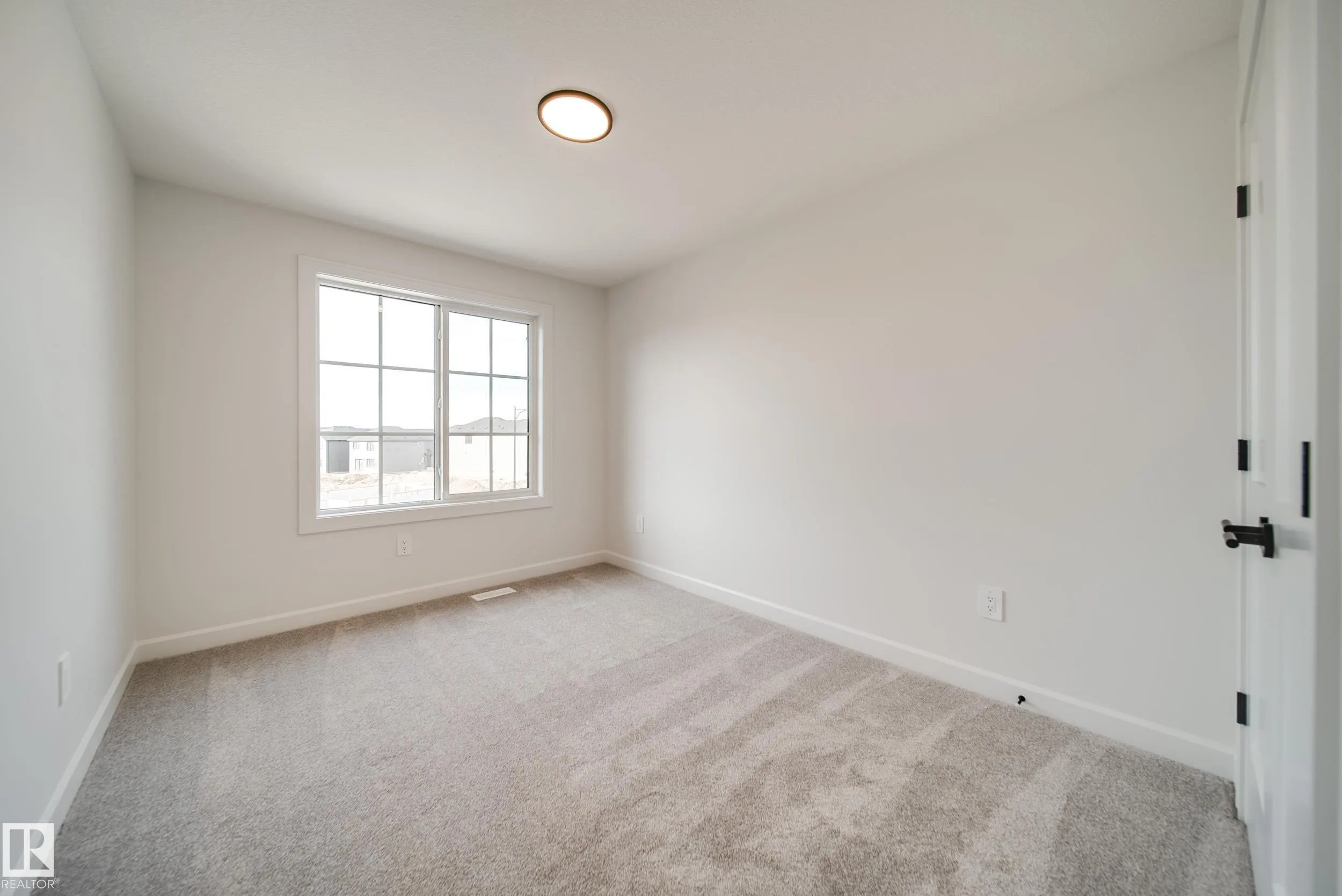 73 Chartres Close