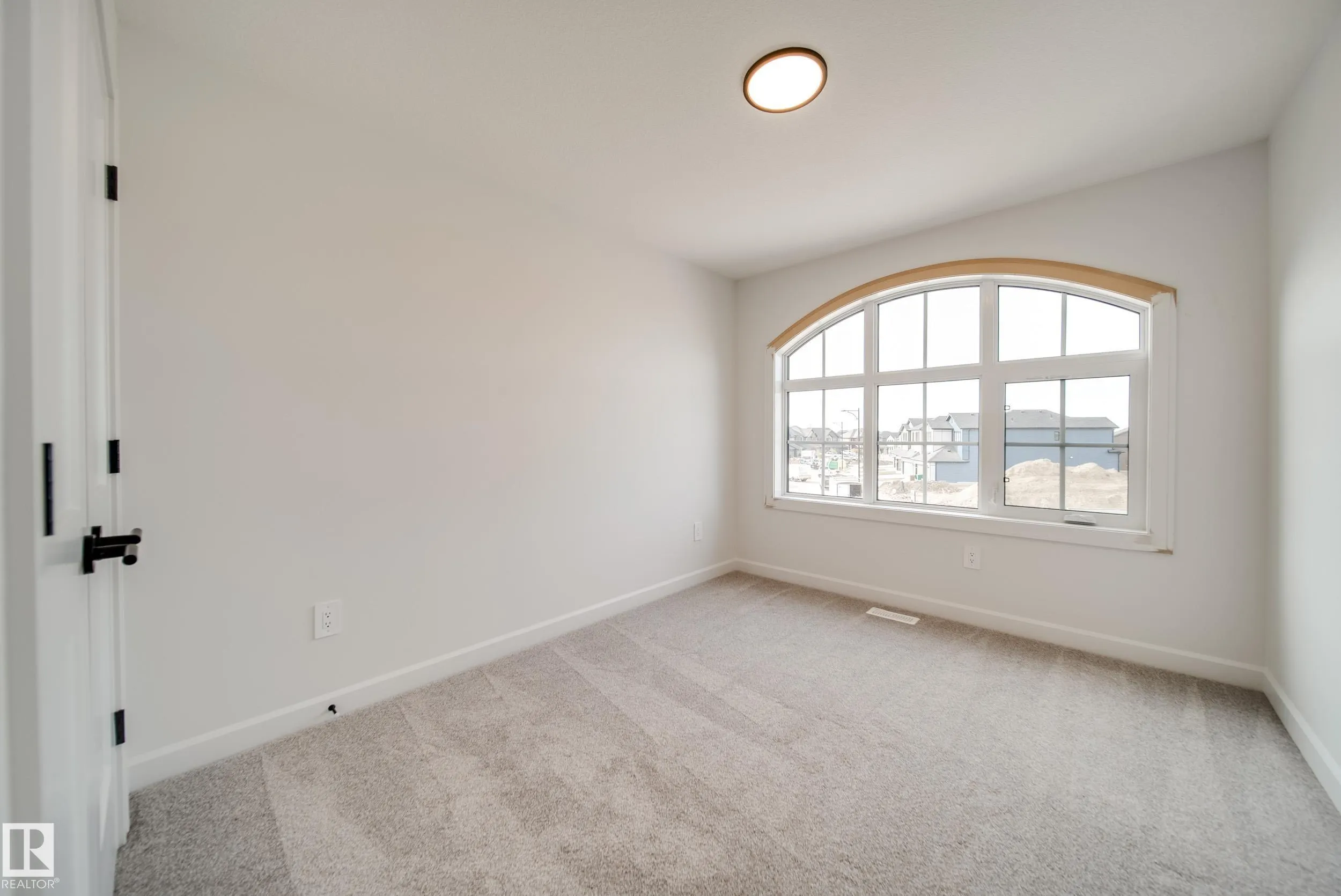 73 Chartres Close