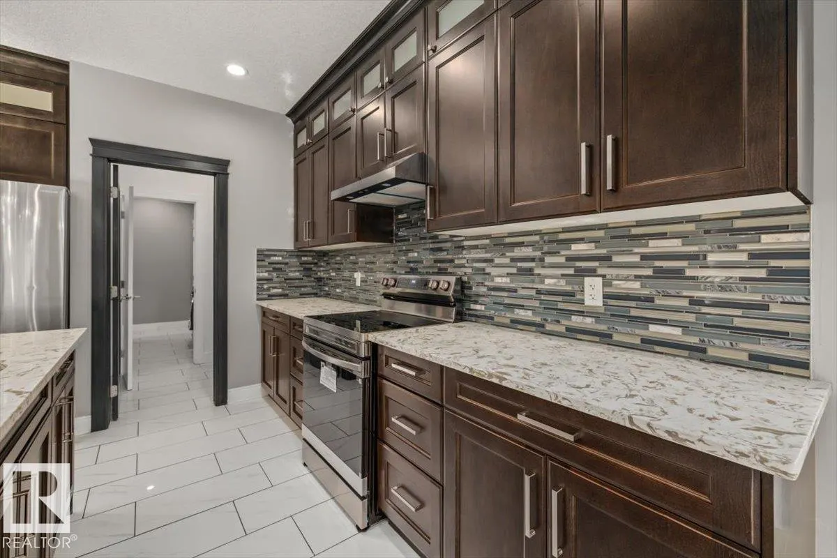 1090 ARMITAGE Crescent