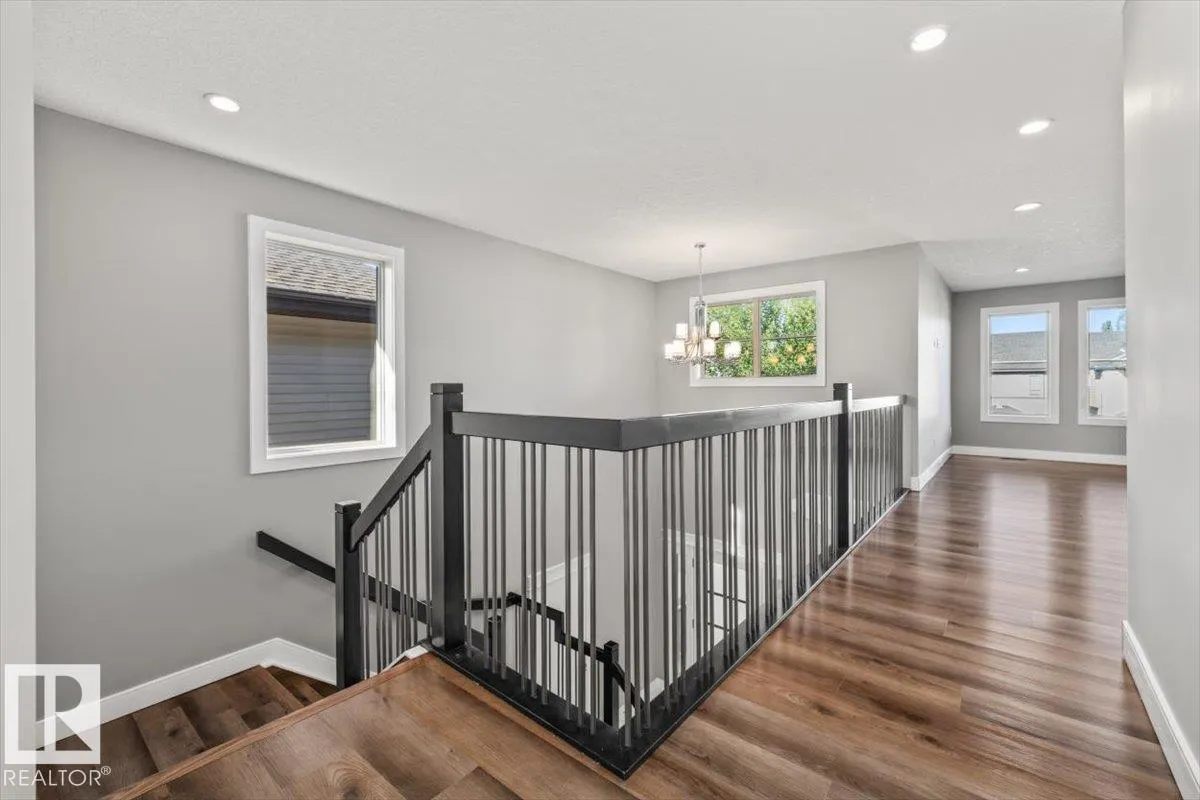 1090 ARMITAGE Crescent