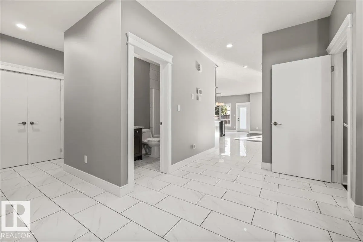 1090 ARMITAGE Crescent