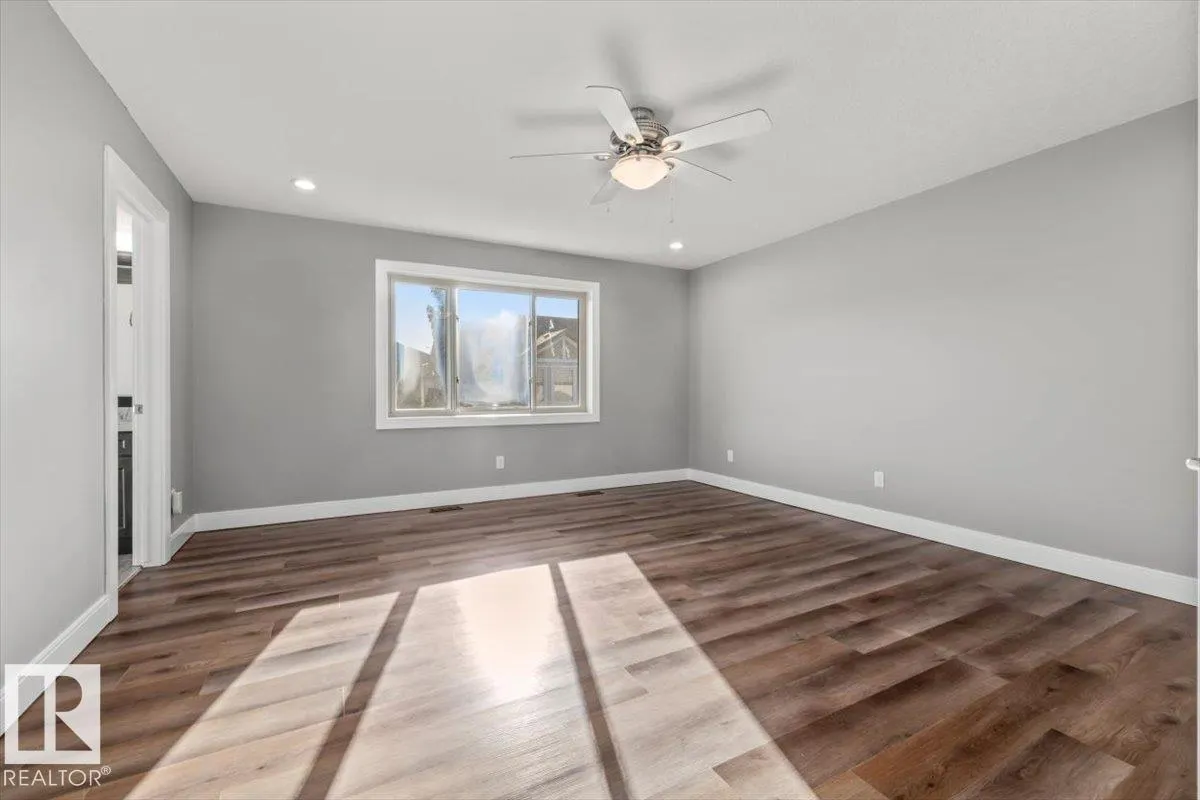 1090 ARMITAGE Crescent