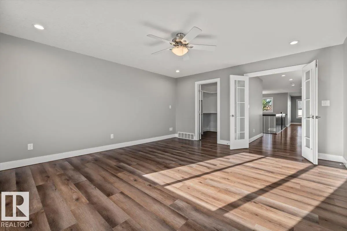 1090 ARMITAGE Crescent