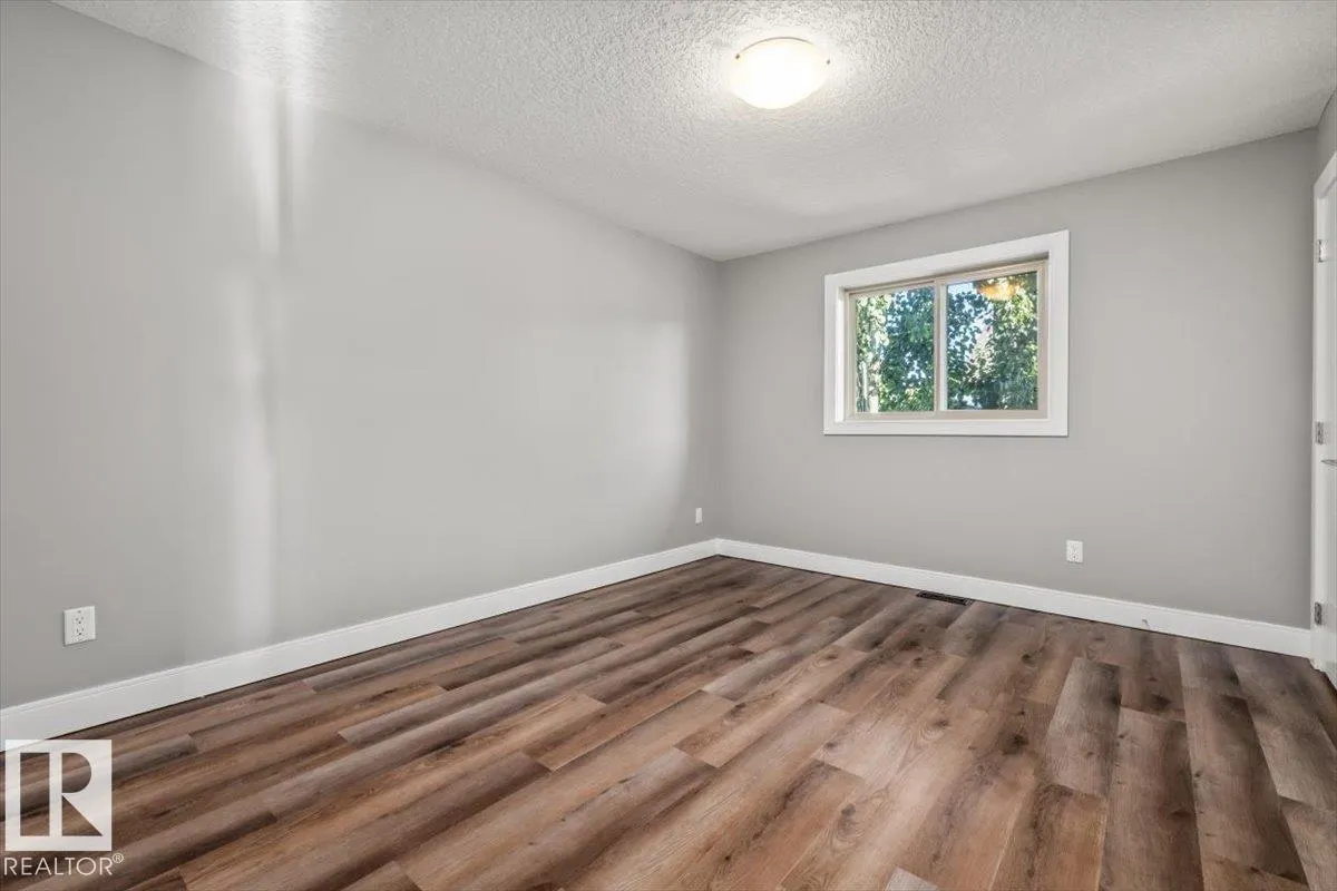 1090 ARMITAGE Crescent