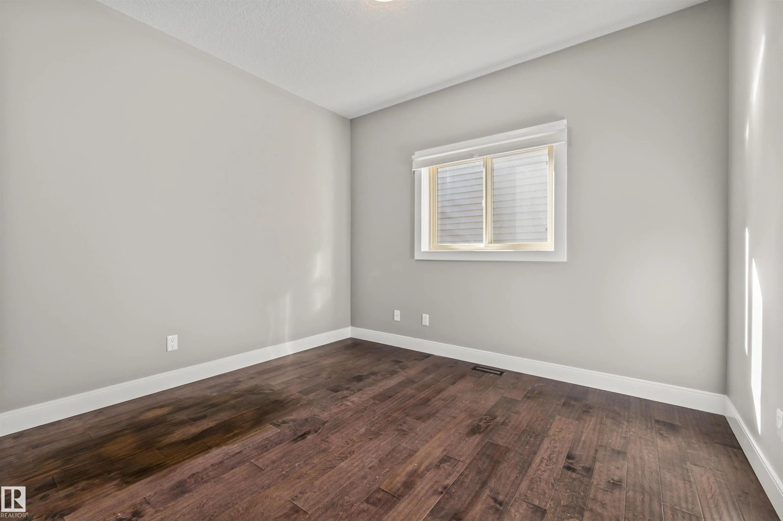 1090 ARMITAGE Crescent