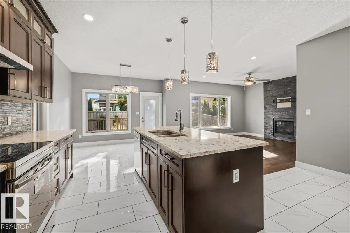 1090 ARMITAGE Crescent