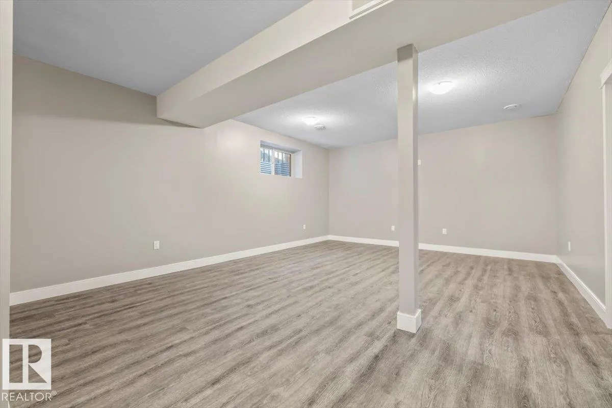 1090 ARMITAGE Crescent