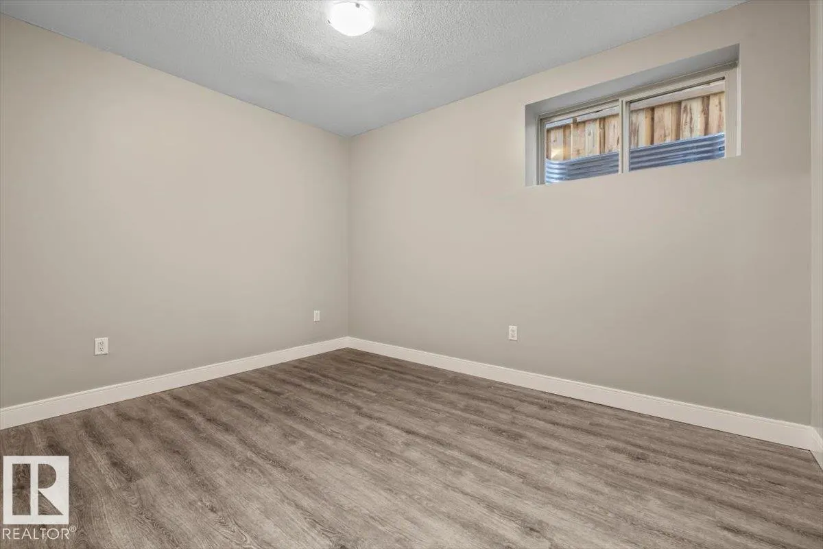 1090 ARMITAGE Crescent