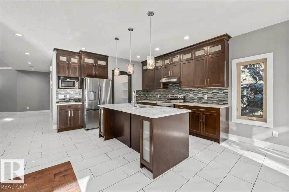 1090 ARMITAGE Crescent