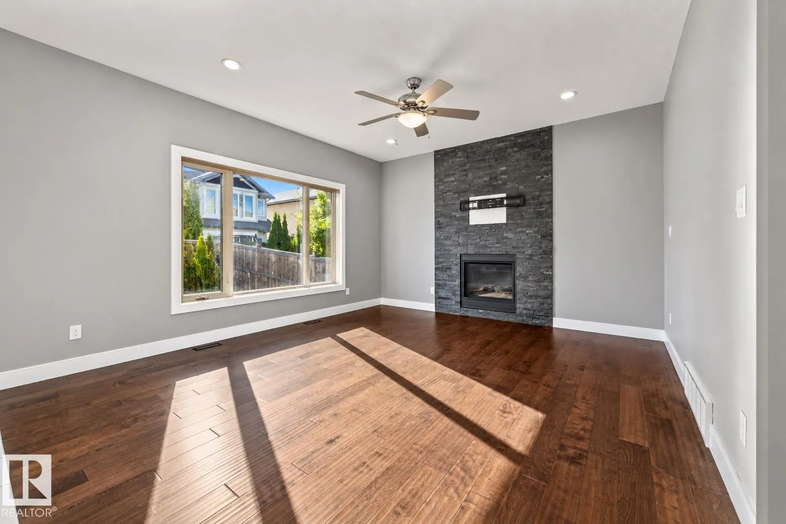 1090 ARMITAGE Crescent