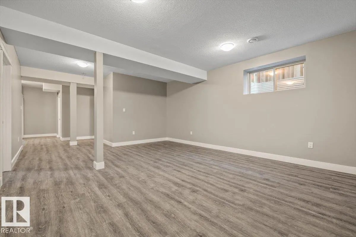 1090 ARMITAGE Crescent
