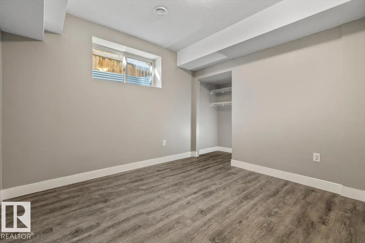 1090 ARMITAGE Crescent