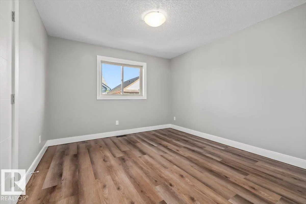 1090 ARMITAGE Crescent
