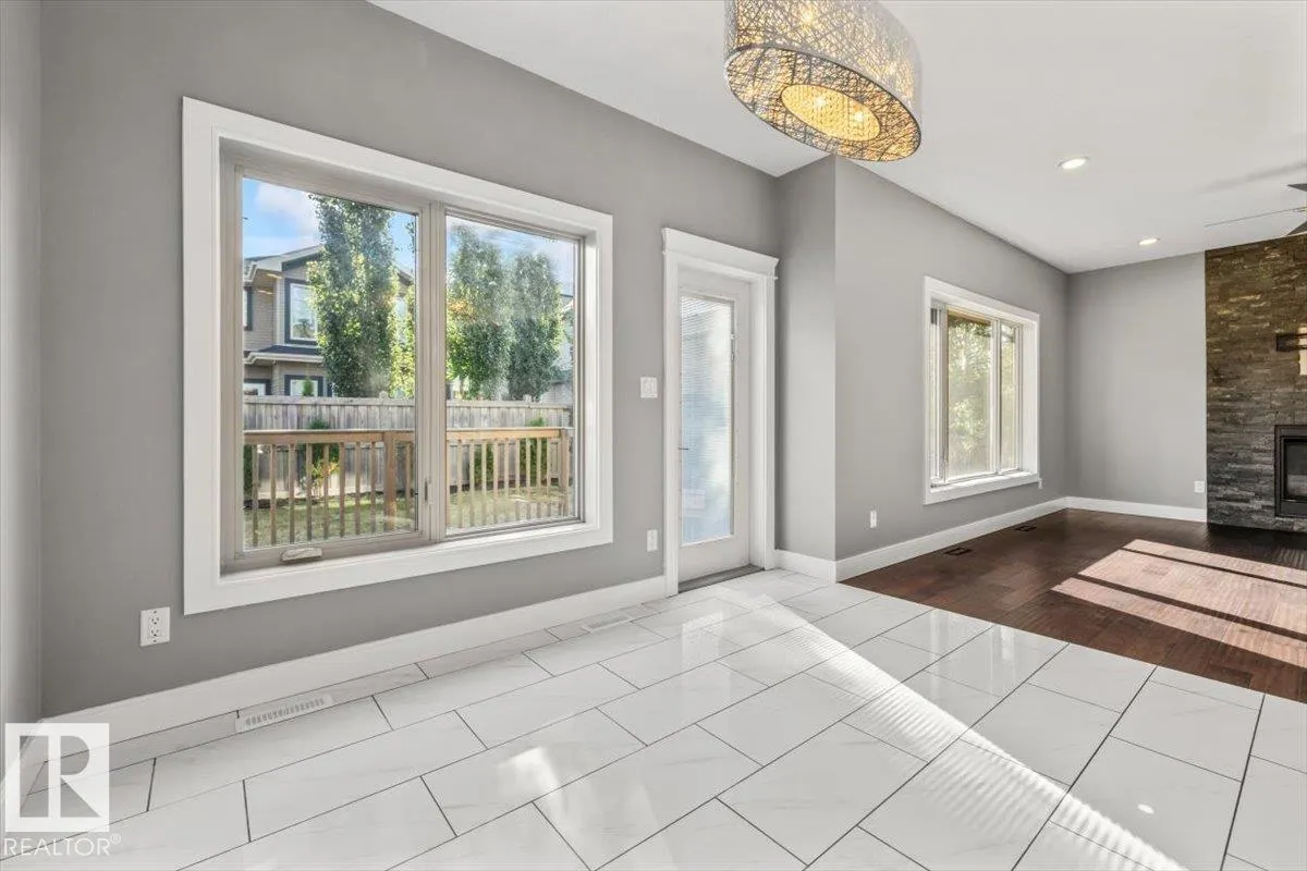 1090 ARMITAGE Crescent