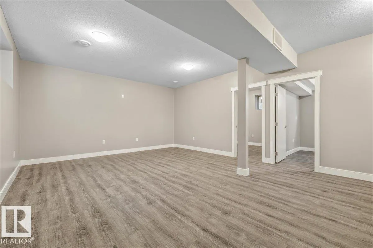 1090 ARMITAGE Crescent