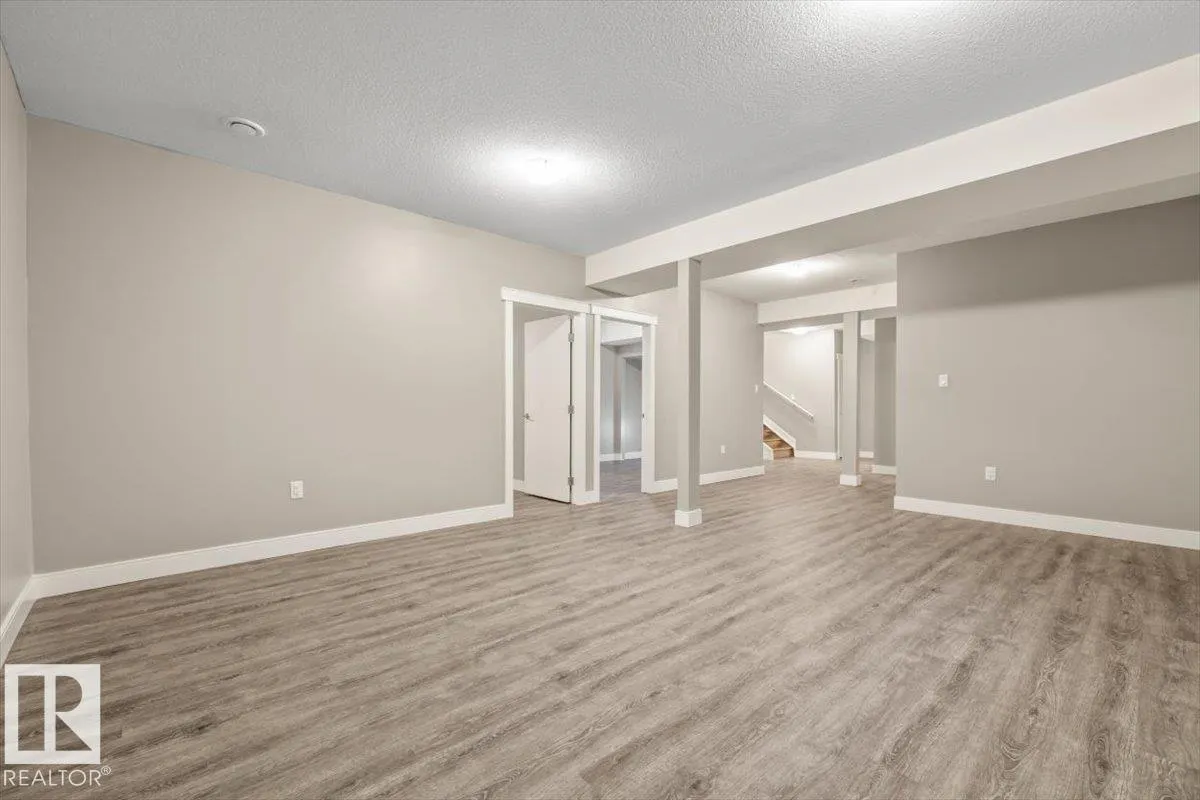 1090 ARMITAGE Crescent