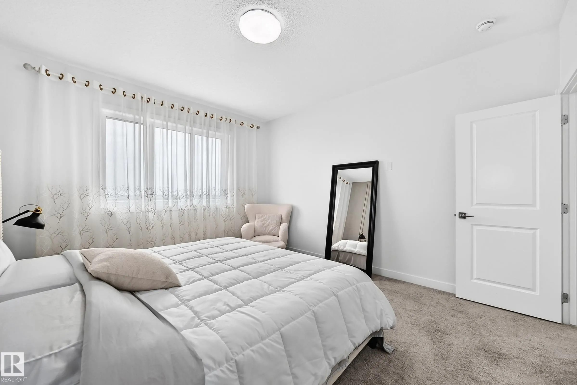 215 SAVOY Crescent