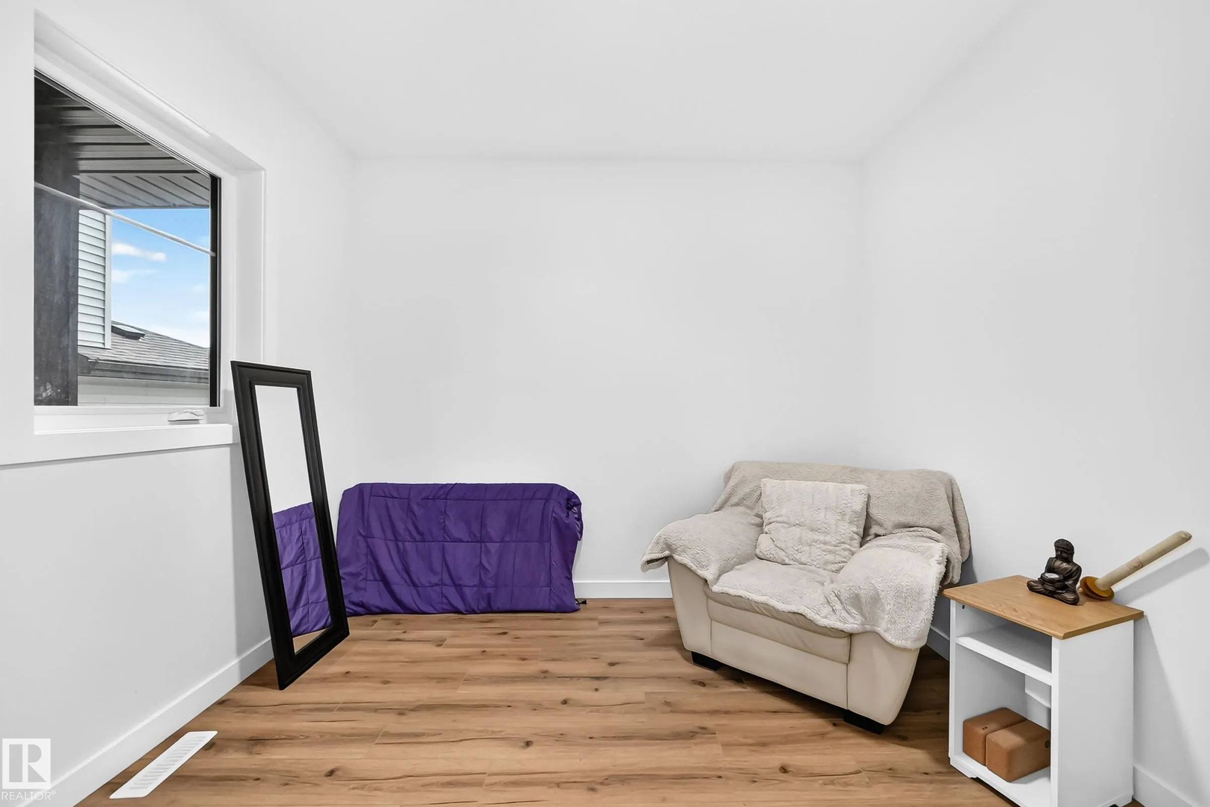 215 SAVOY Crescent