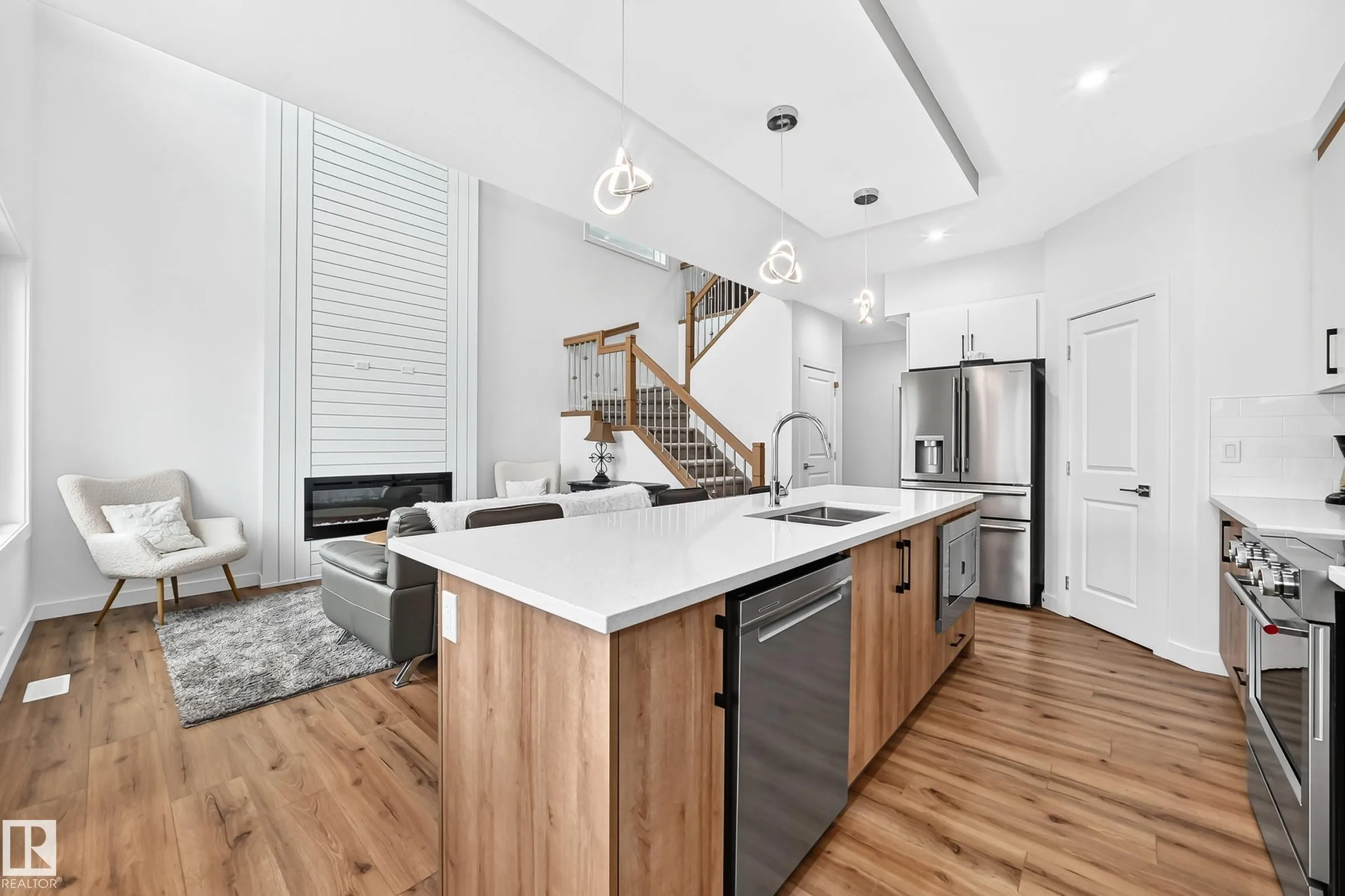 215 SAVOY Crescent