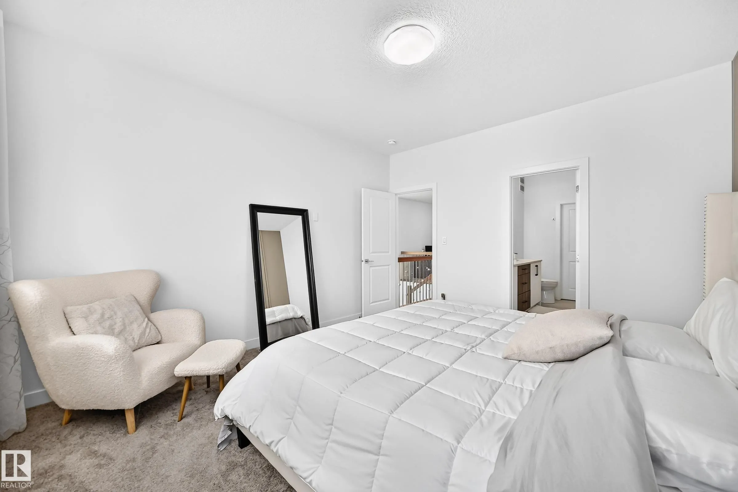 215 SAVOY Crescent