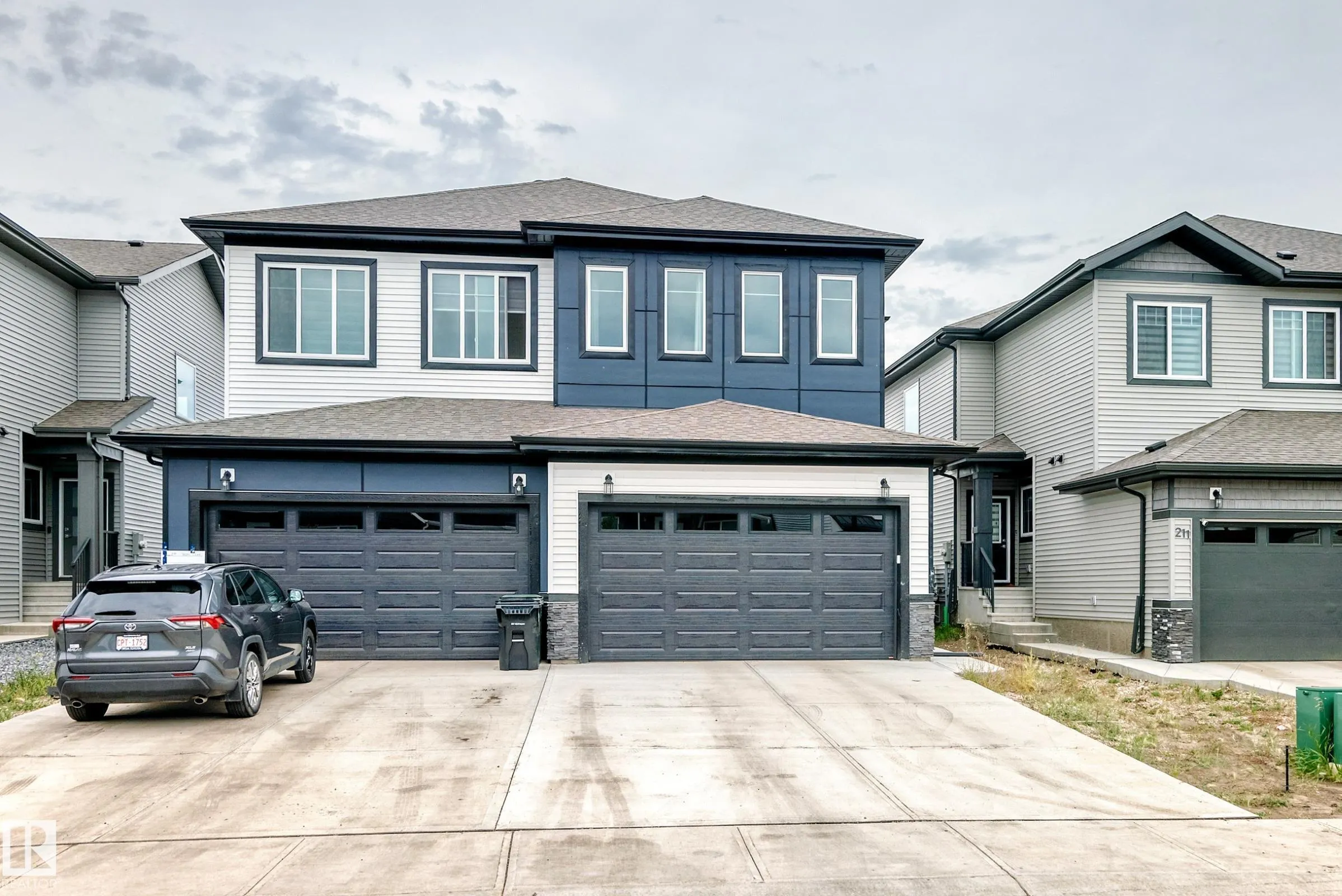 215 SAVOY Crescent