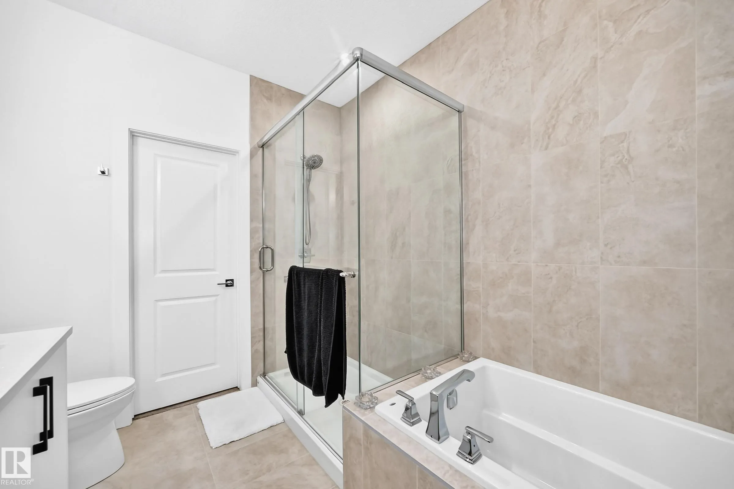 215 SAVOY Crescent