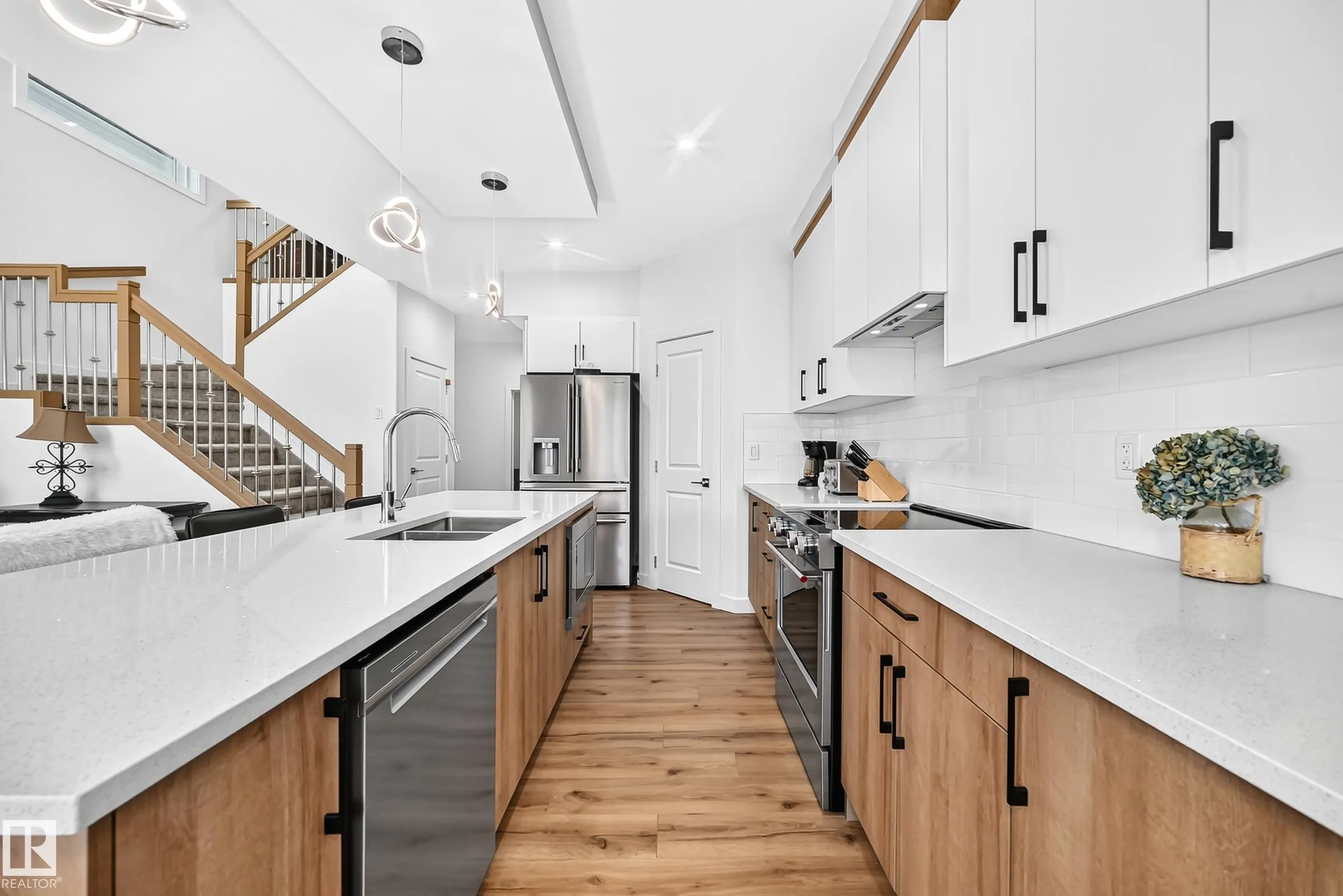 215 SAVOY Crescent