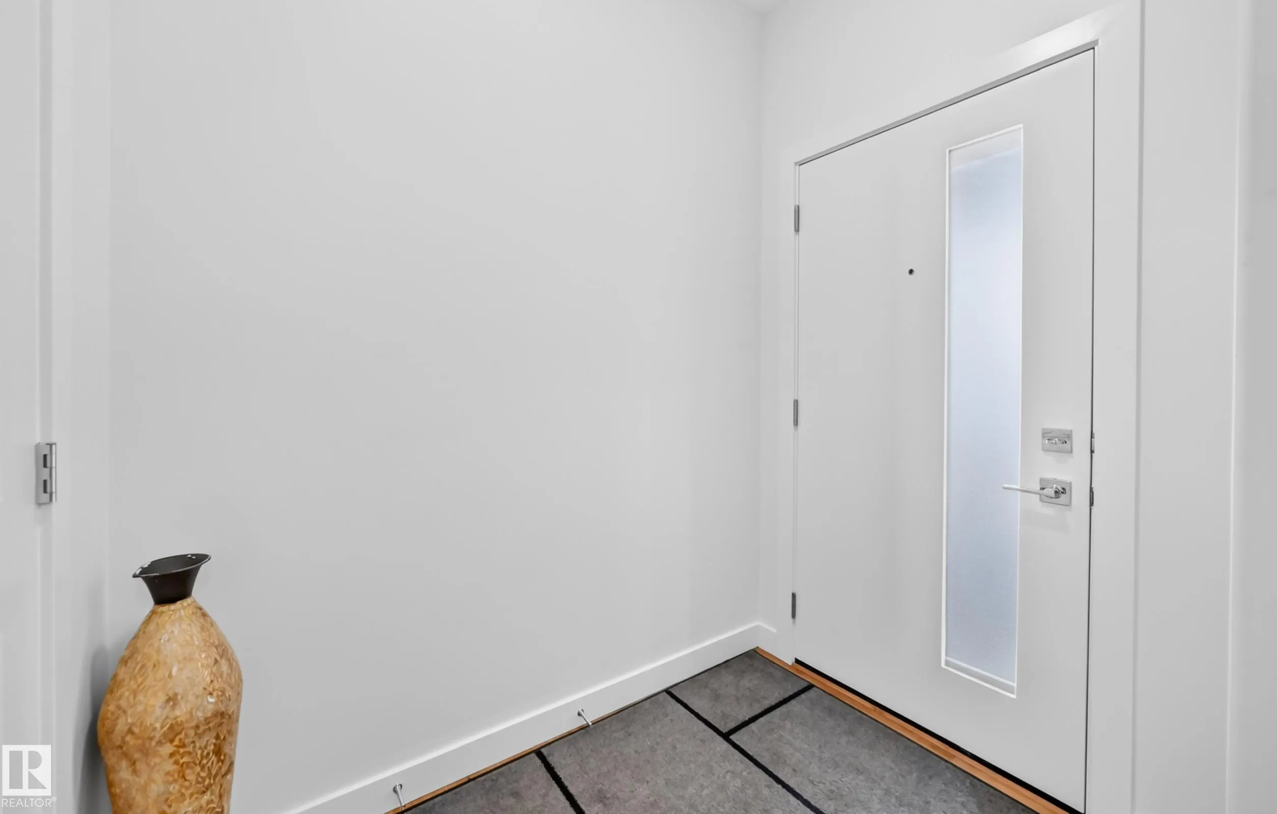 215 SAVOY Crescent