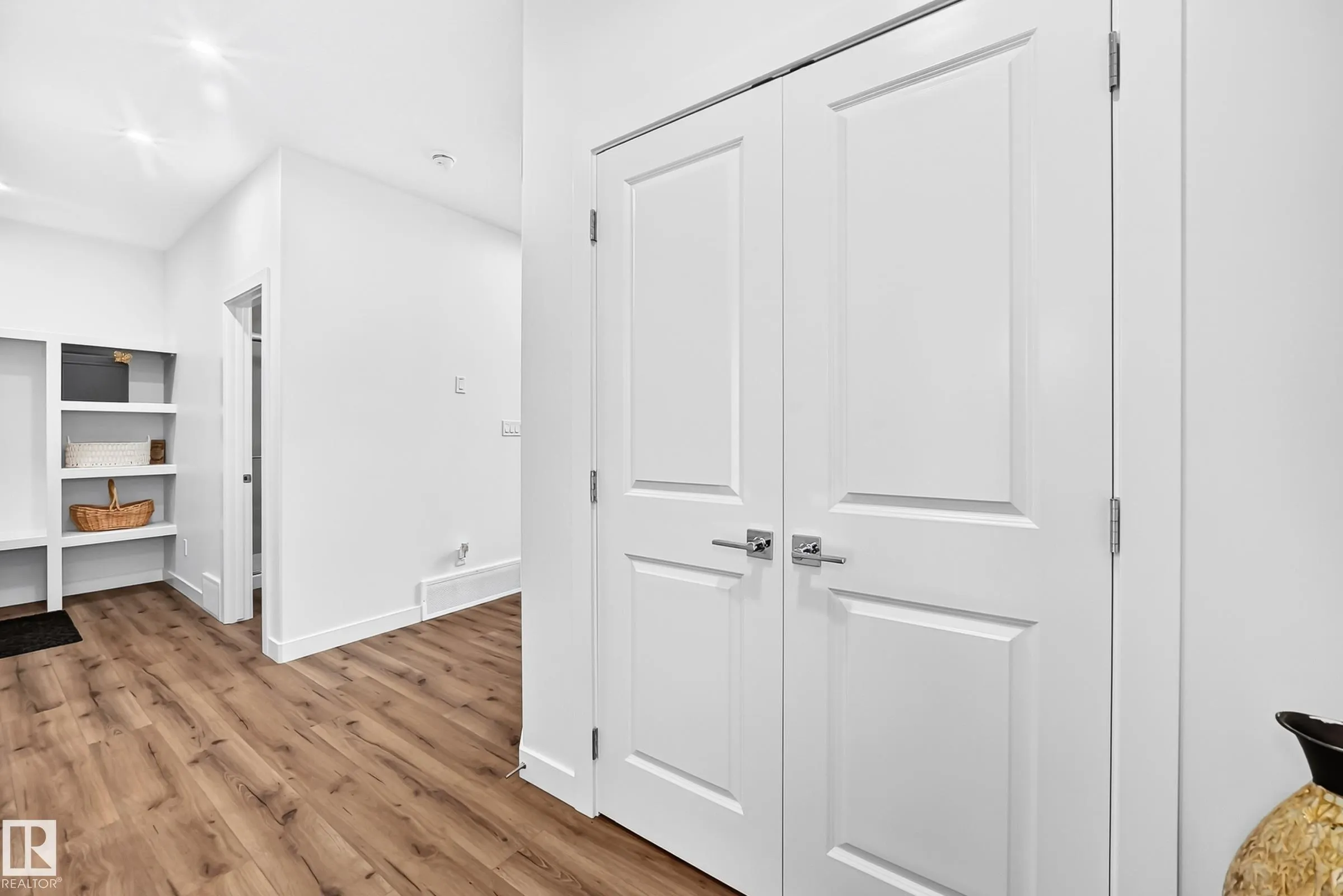 215 SAVOY Crescent