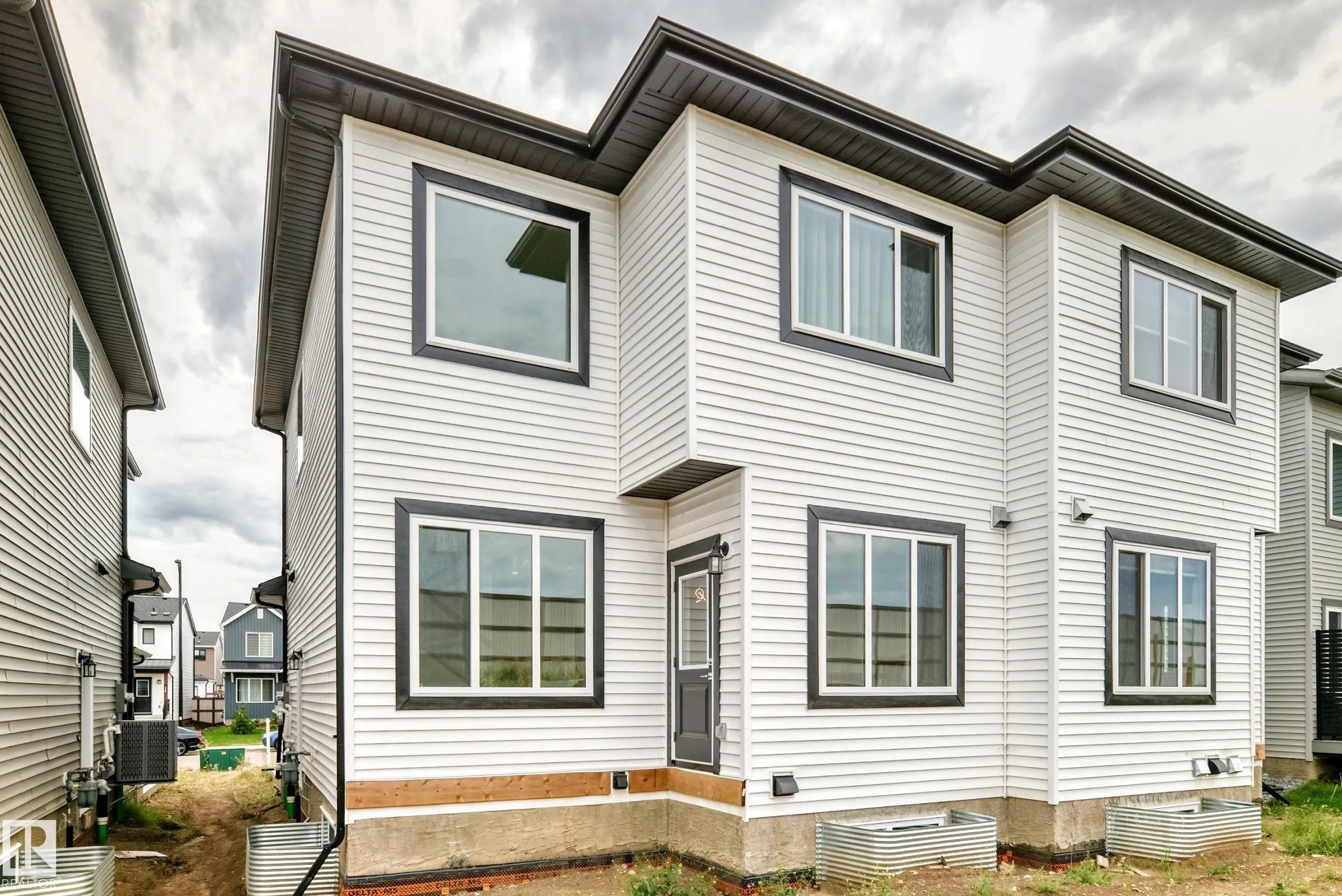 215 SAVOY Crescent