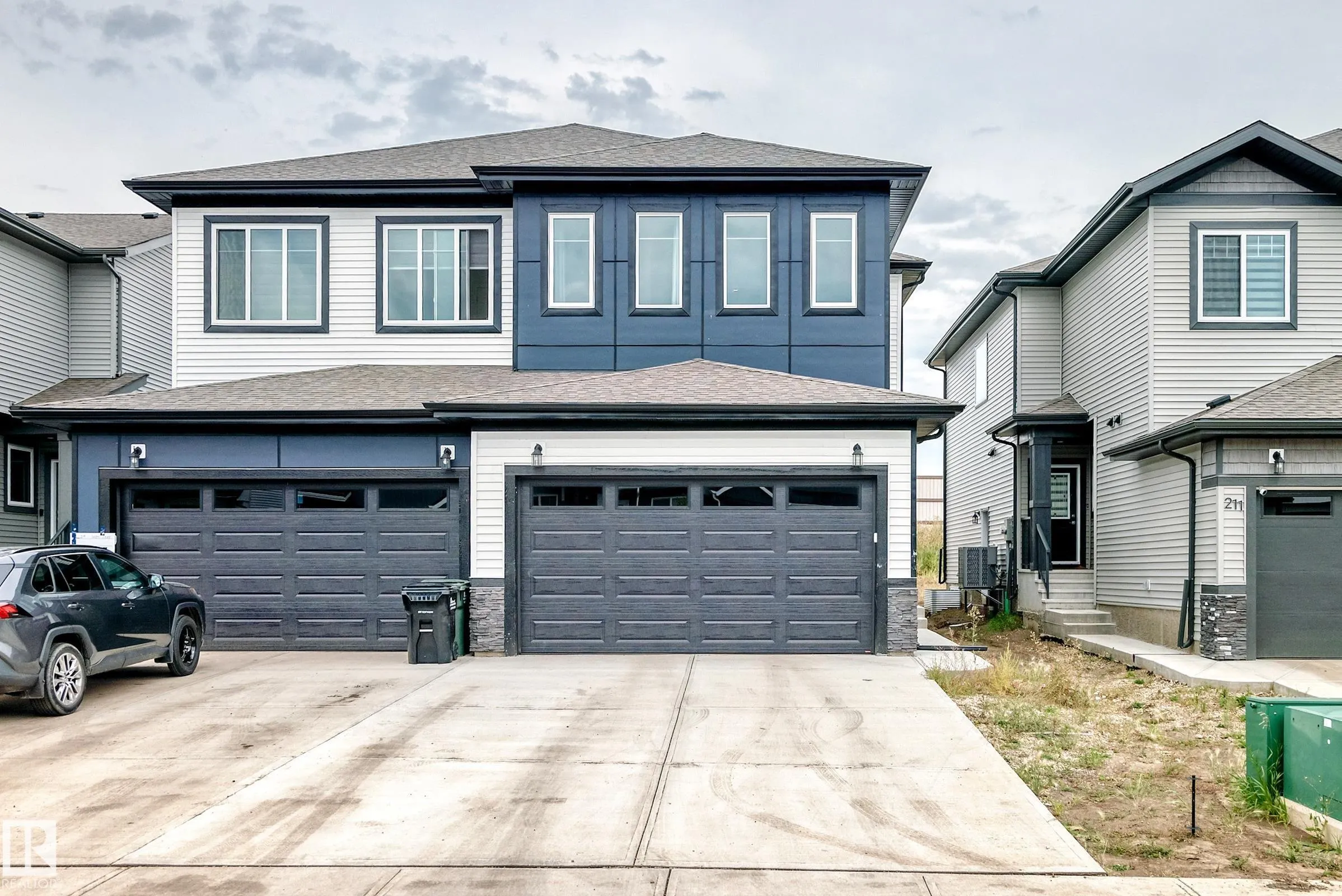 215 SAVOY Crescent