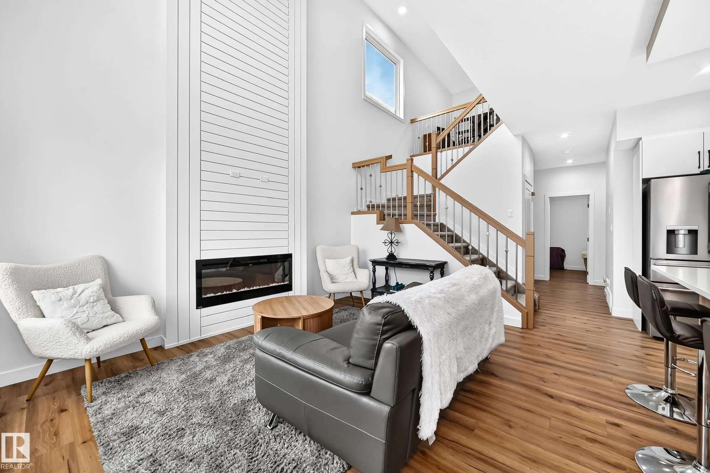 215 SAVOY Crescent