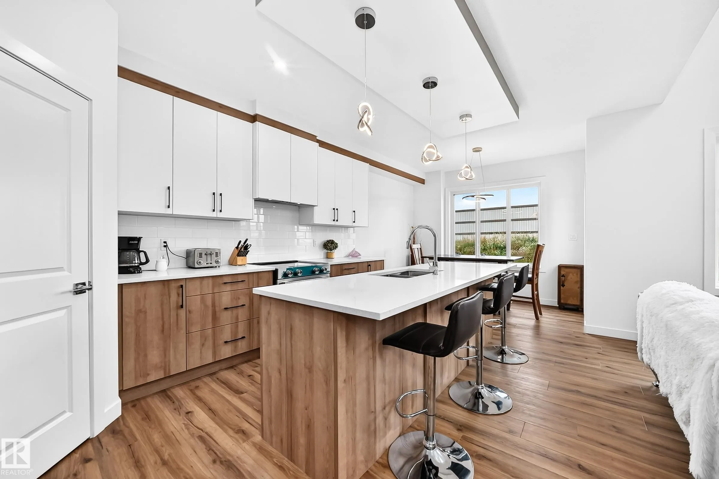 215 SAVOY Crescent
