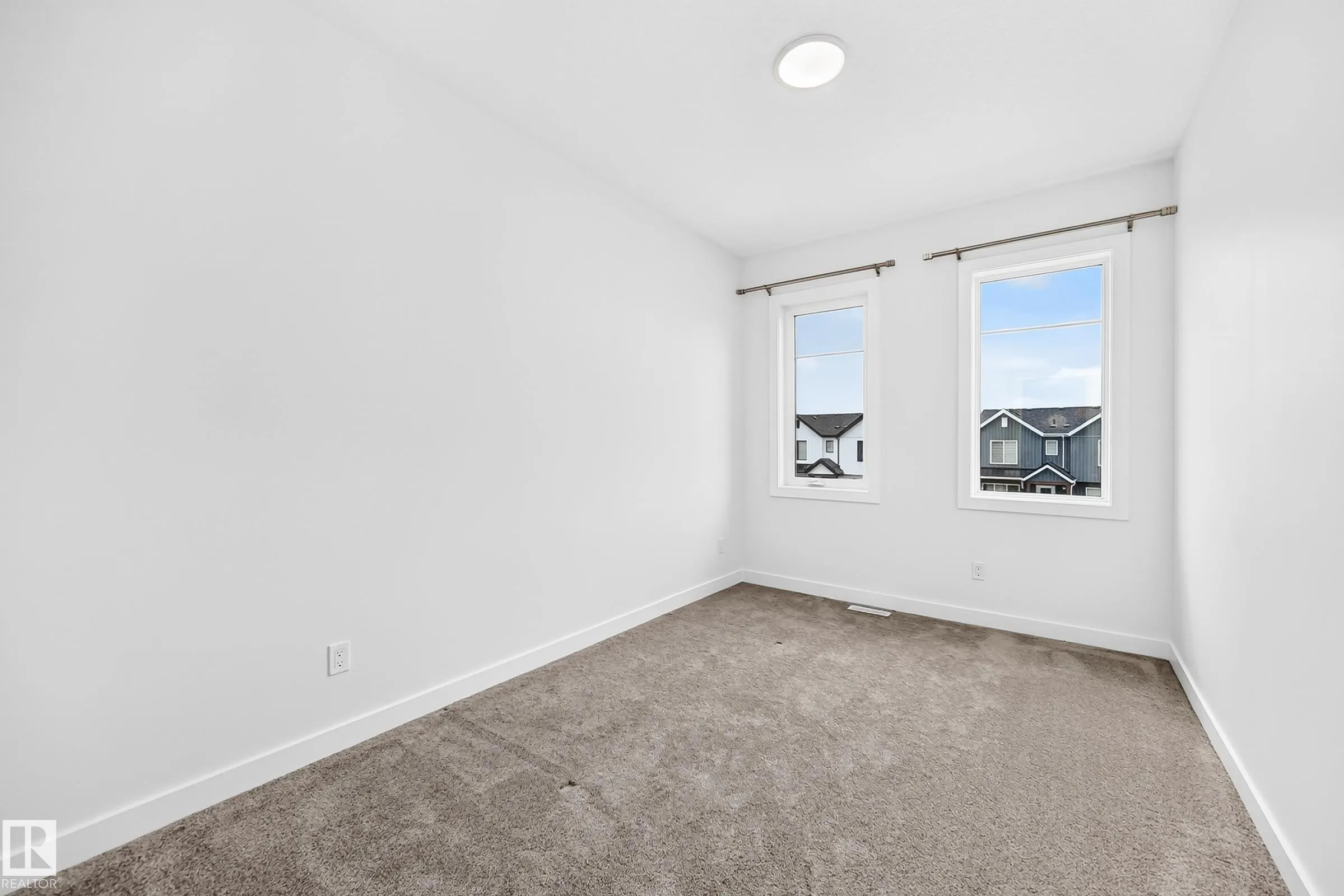 215 SAVOY Crescent