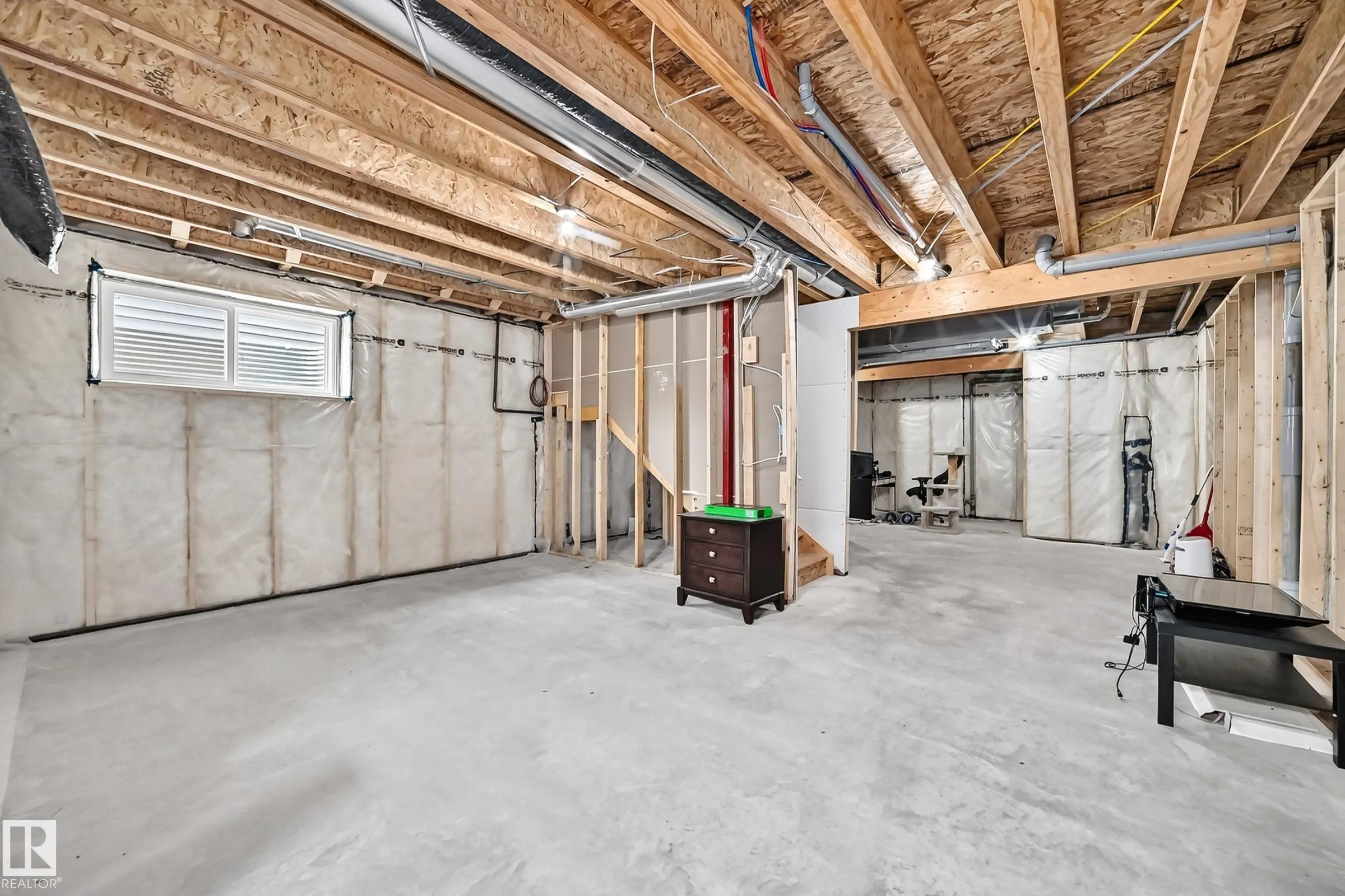 215 SAVOY Crescent