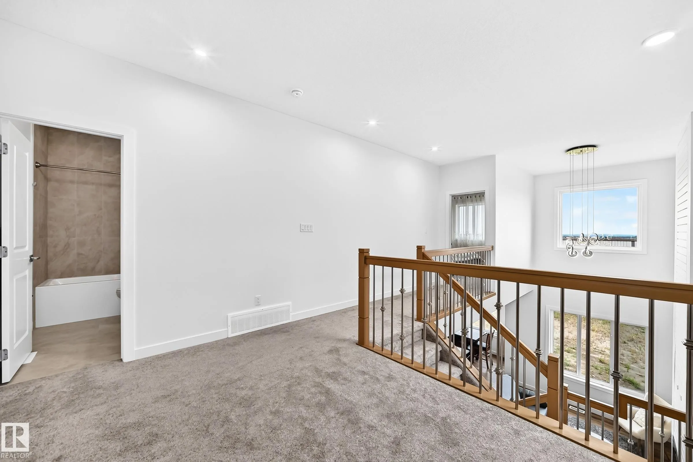 215 SAVOY Crescent