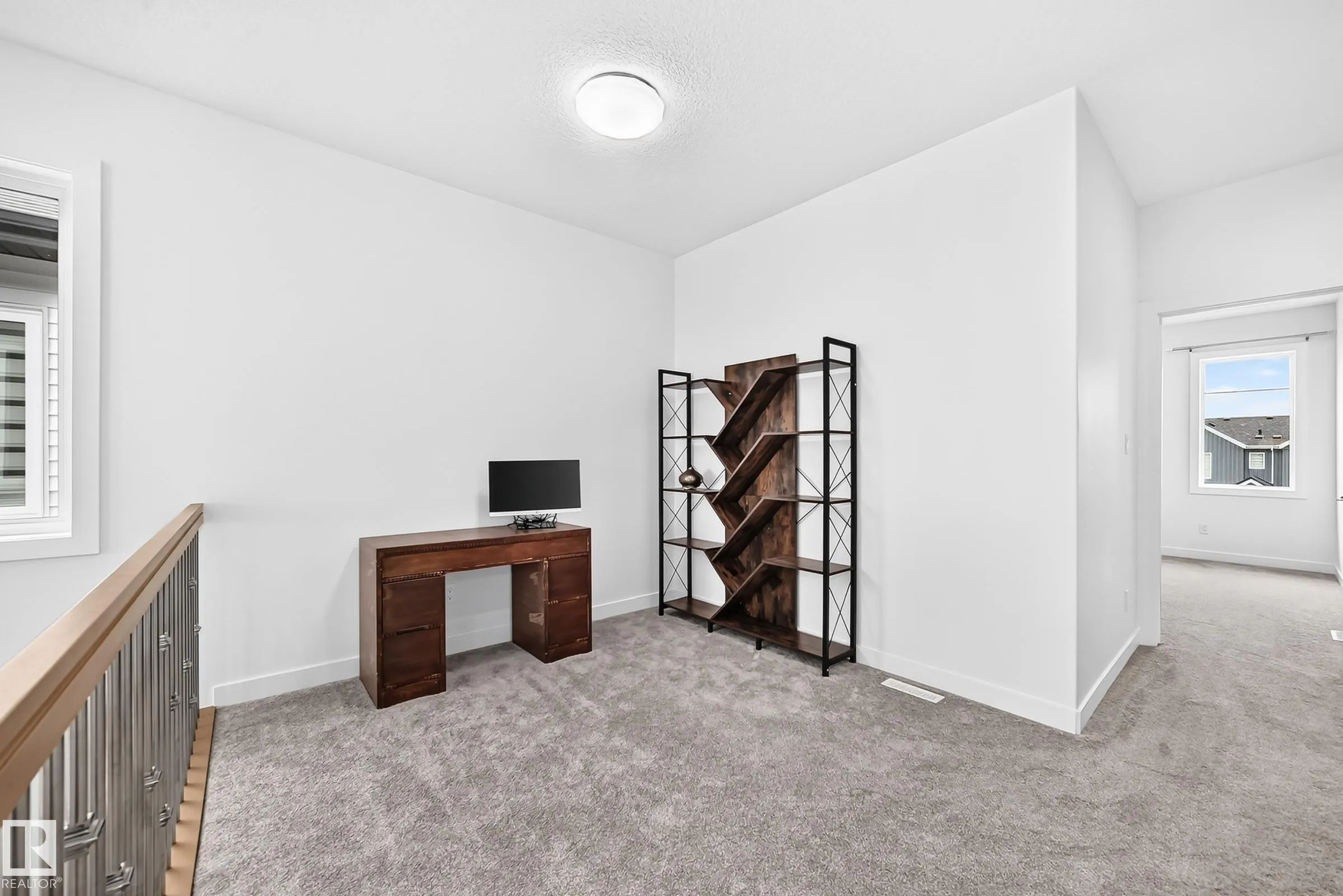 215 SAVOY Crescent