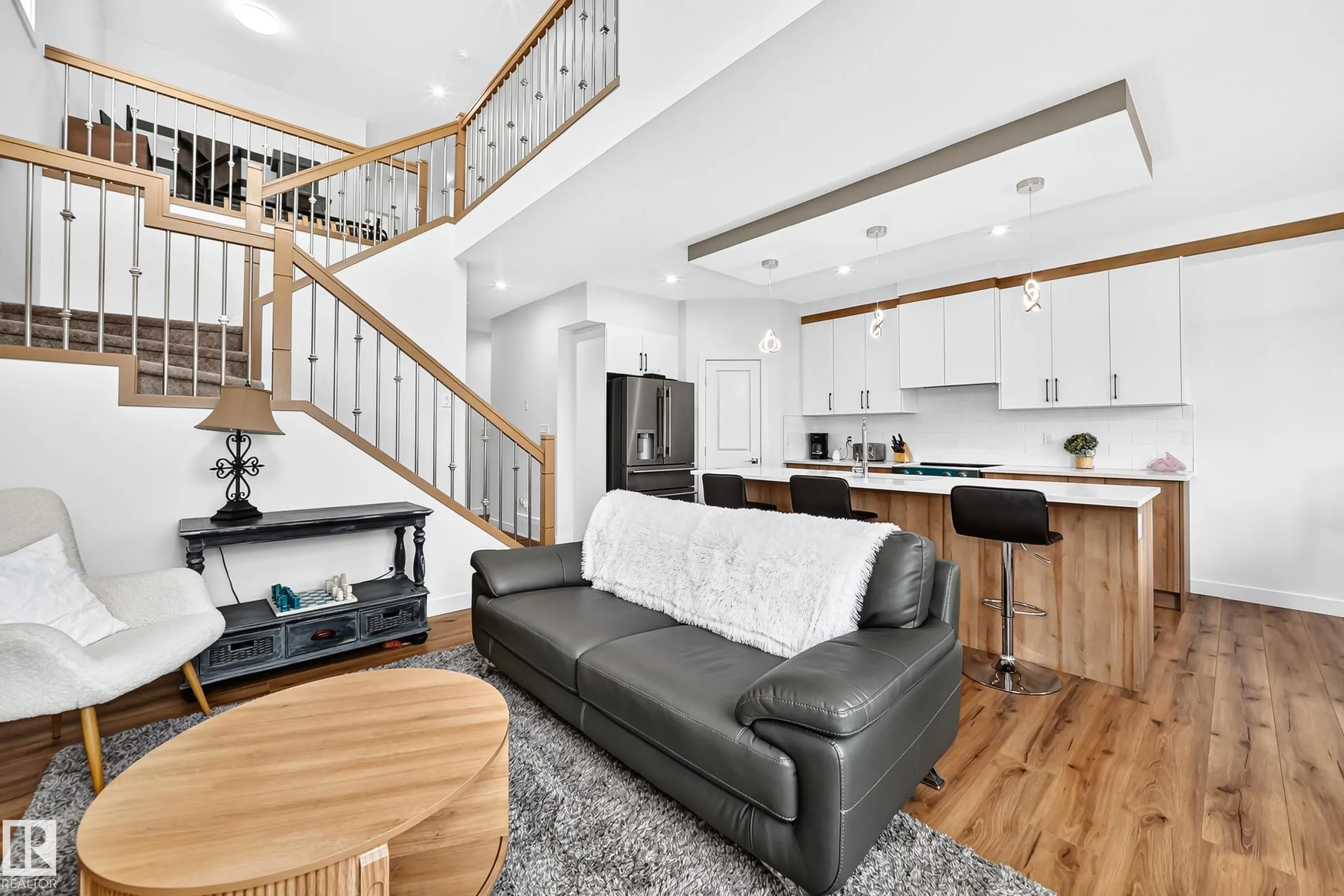 215 SAVOY Crescent