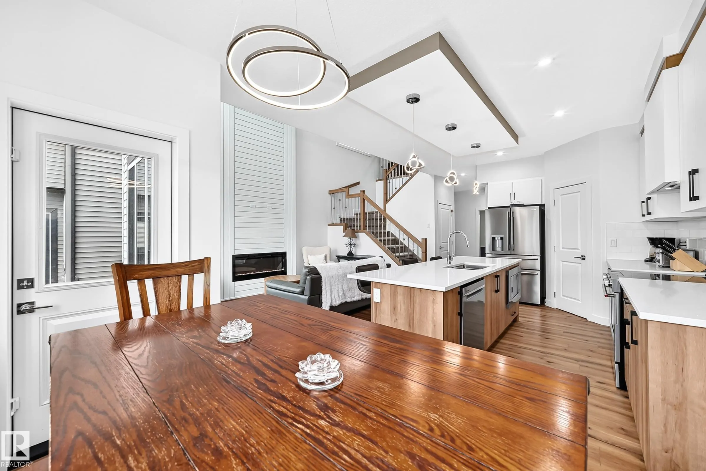 215 SAVOY Crescent