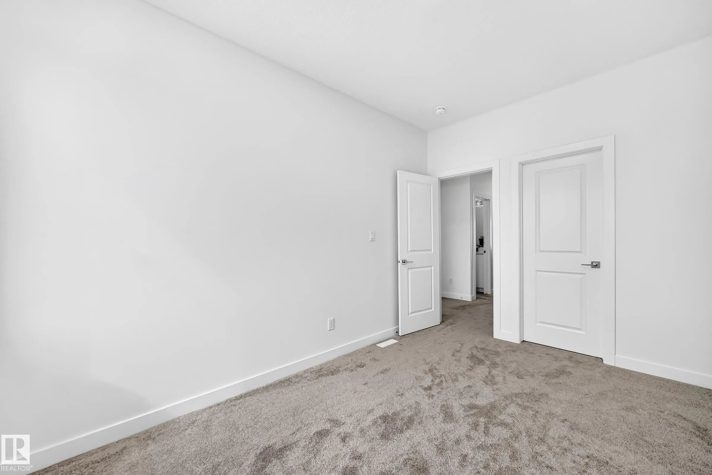 215 SAVOY Crescent