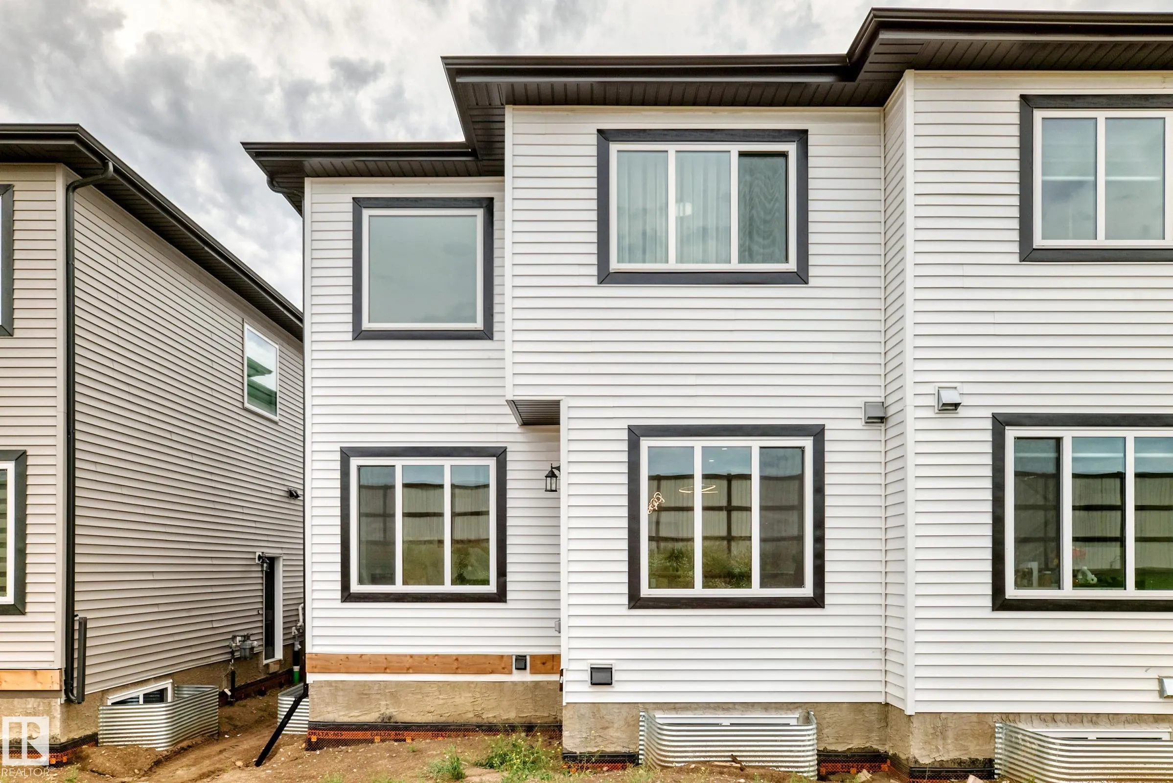 215 SAVOY Crescent