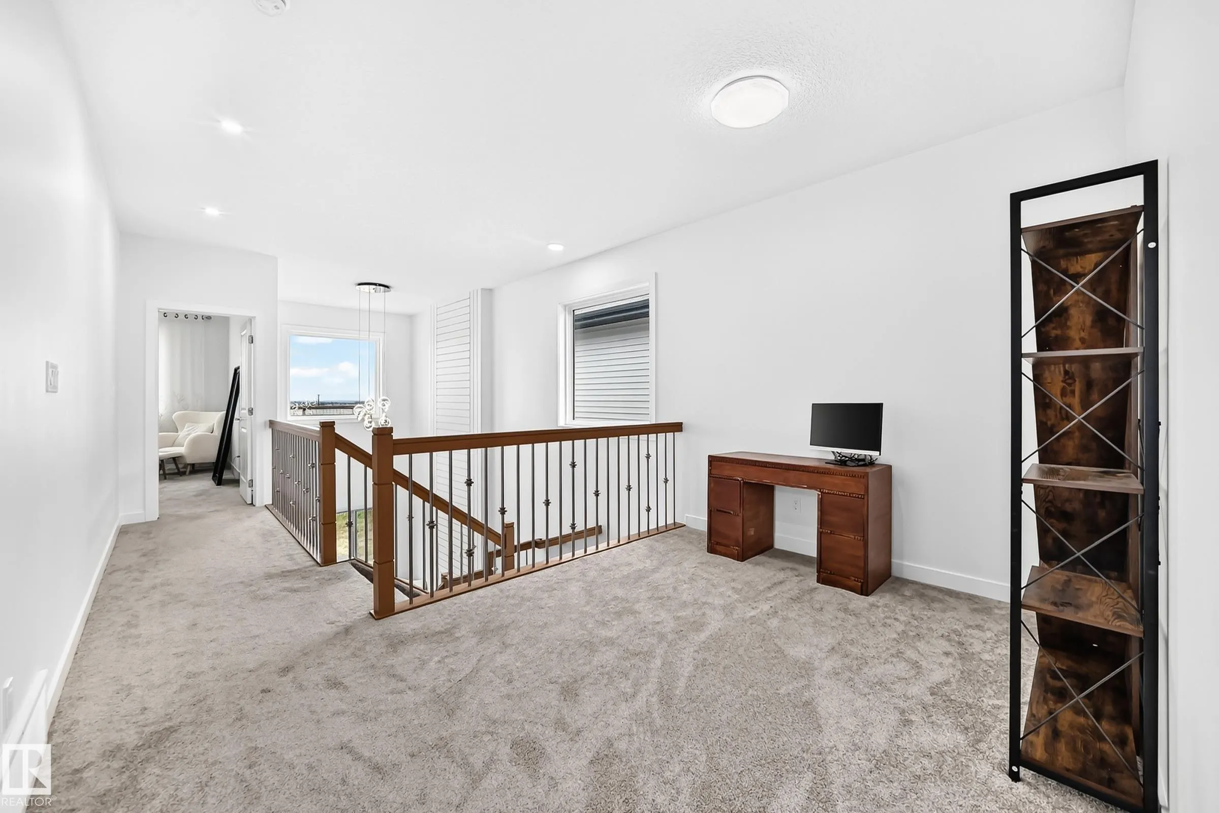 215 SAVOY Crescent